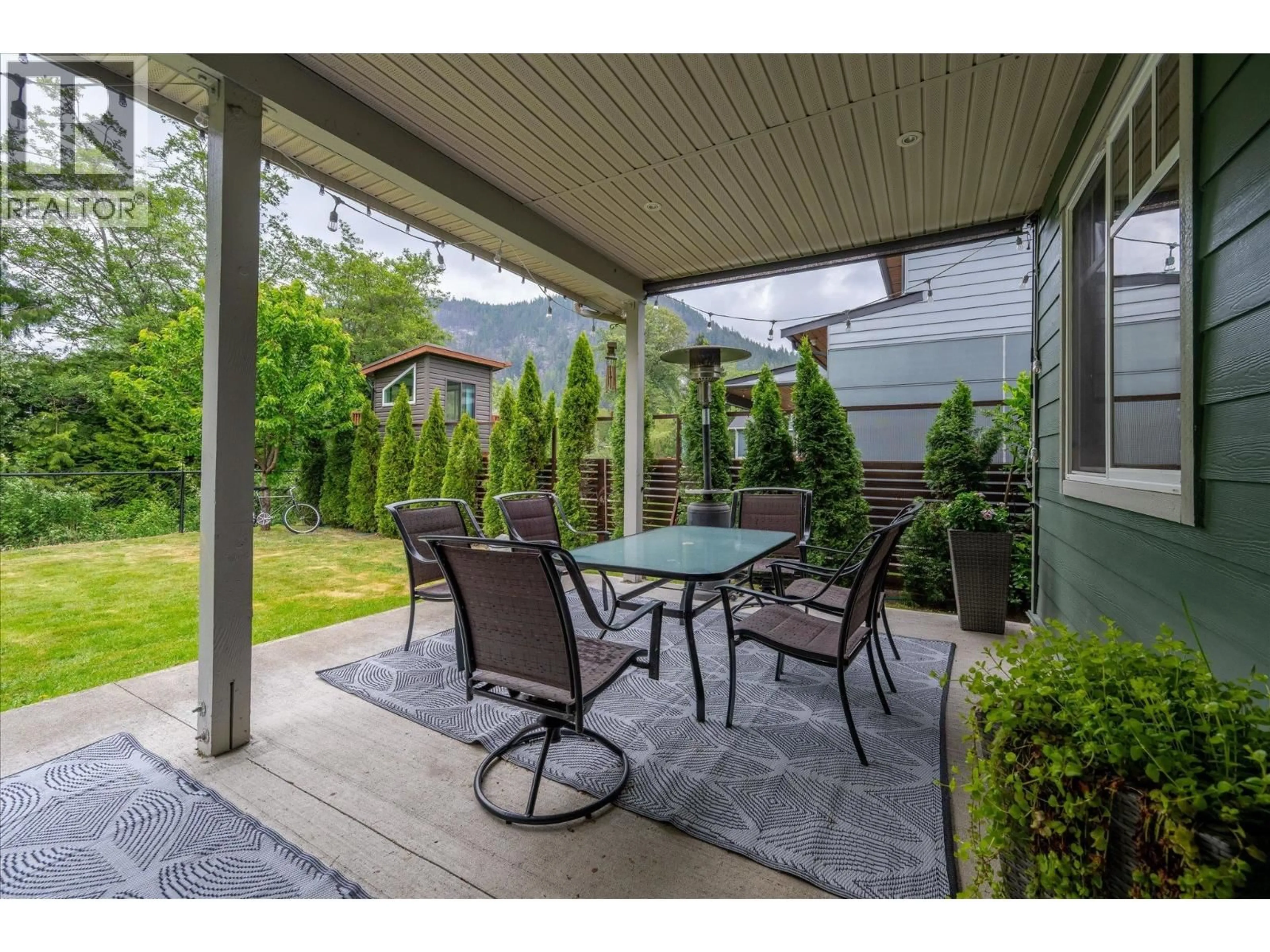 Patio, street for 1545 JUDD ROAD, Squamish British Columbia V0N1H0
