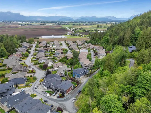 10 - 7854 BROOKWOOD PLACE, Chilliwack 2