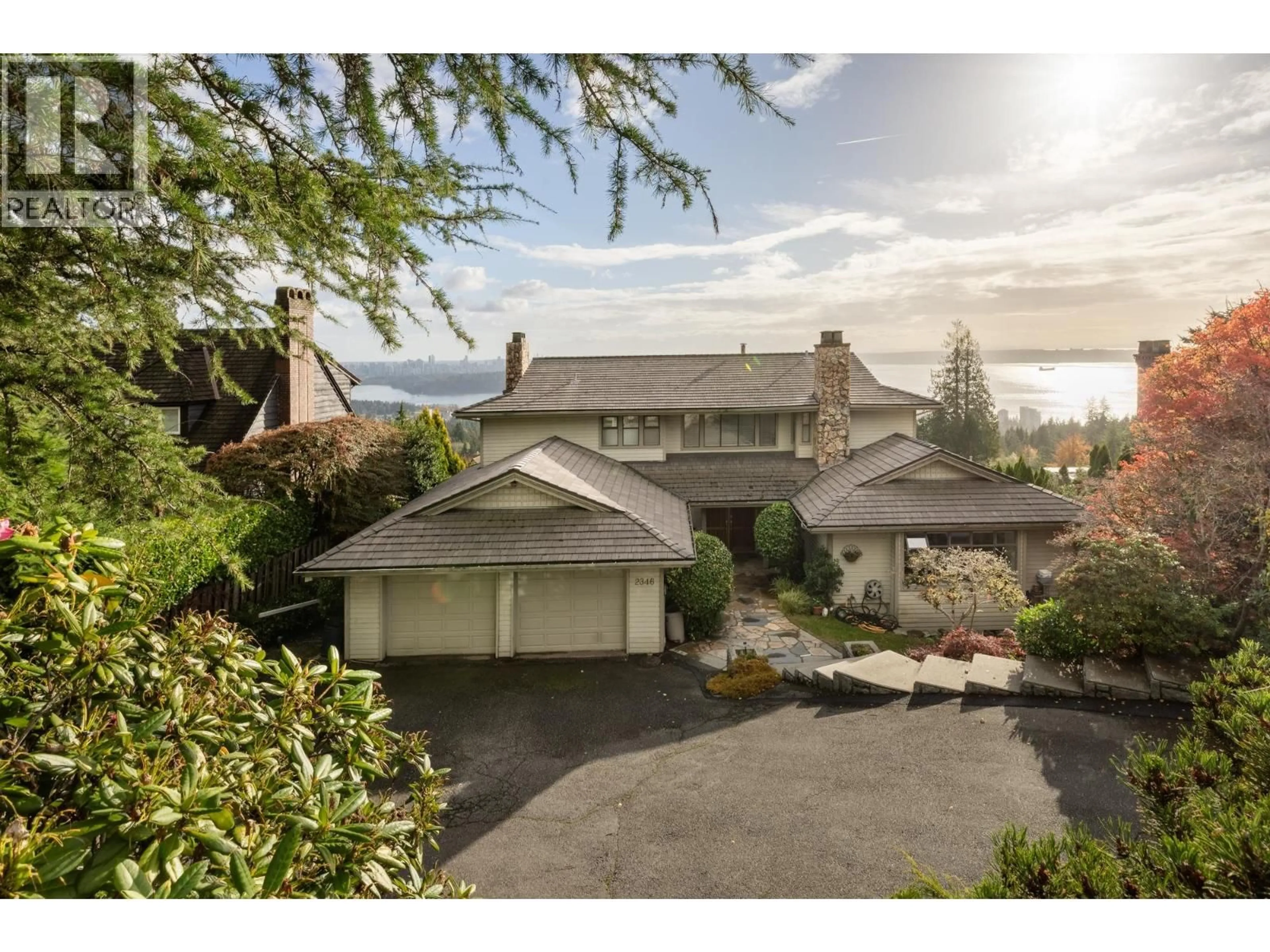 A pic from outside/outdoor area/front of a property/back of a property/a pic from drone, street for 2346 WESTHILL DRIVE, West Vancouver British Columbia V7S2Z5
