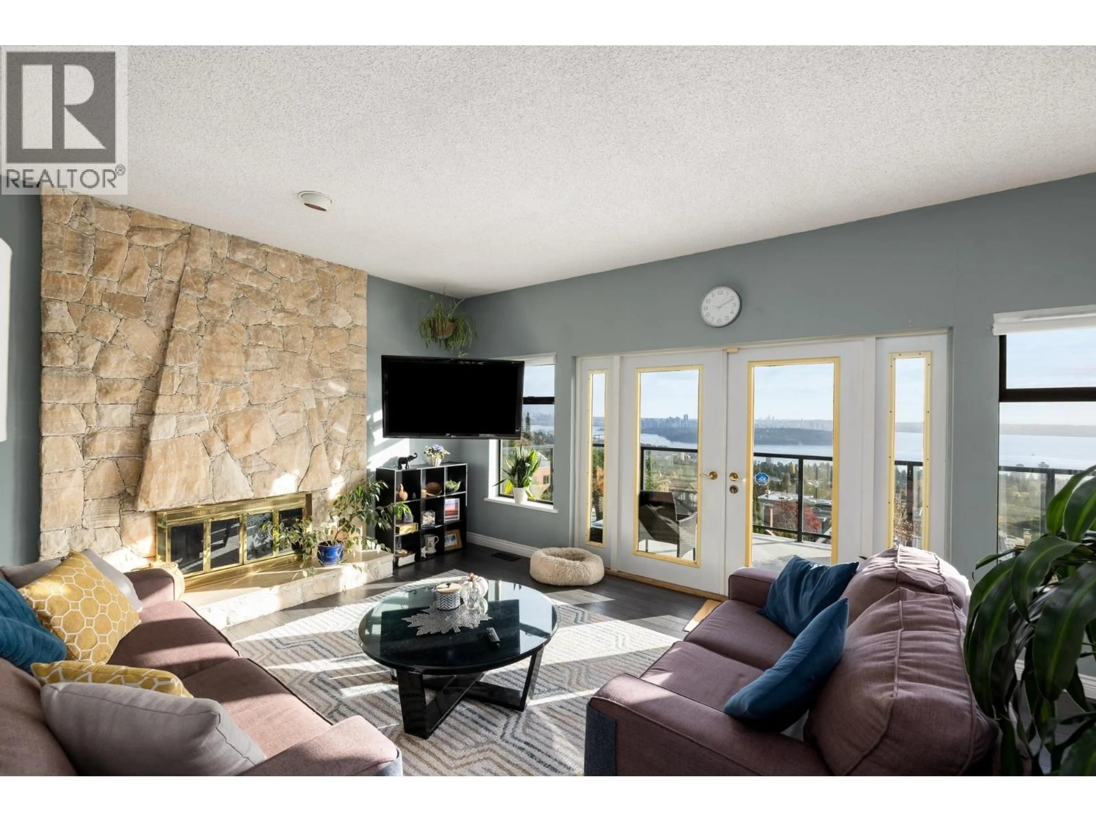 Living room with furniture, unknown for 2346 WESTHILL DRIVE, West Vancouver British Columbia V7S2Z5