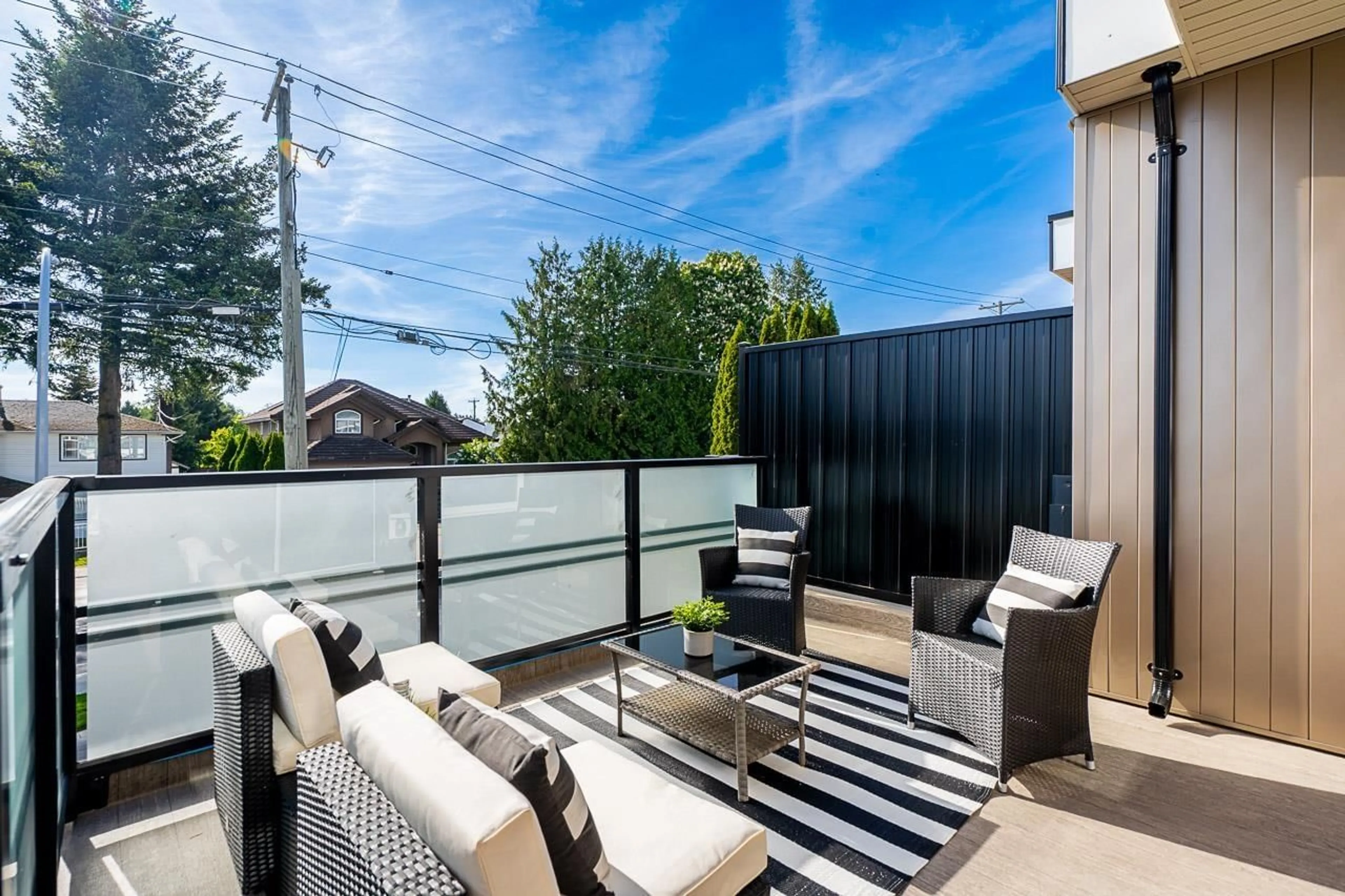 Patio, street for 102 - 7472 124 STREET, Surrey British Columbia V3W1P2