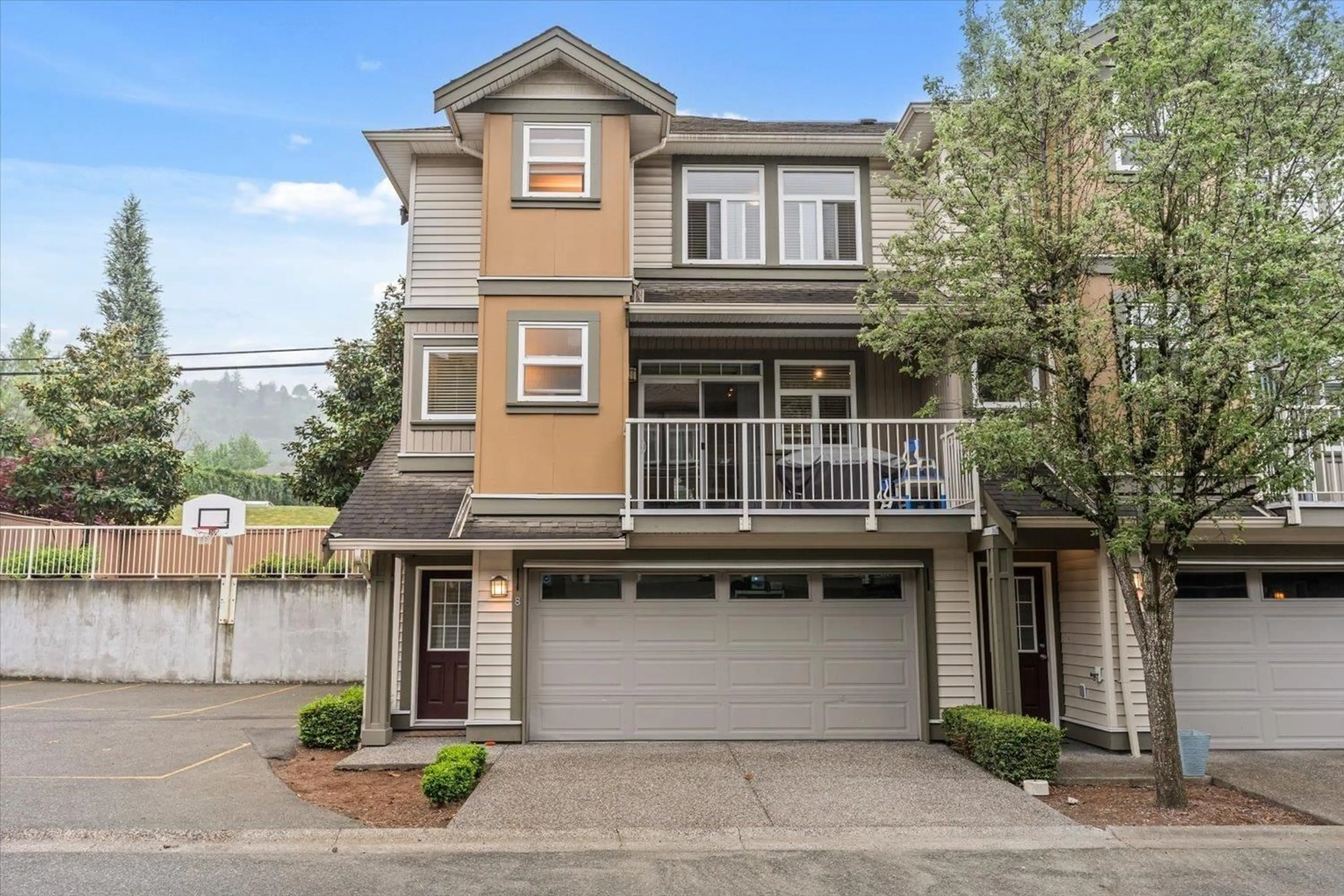 Home with vinyl exterior material, street for 8 - 5623 TESKEY WAY, Chilliwack British Columbia V2R0K9