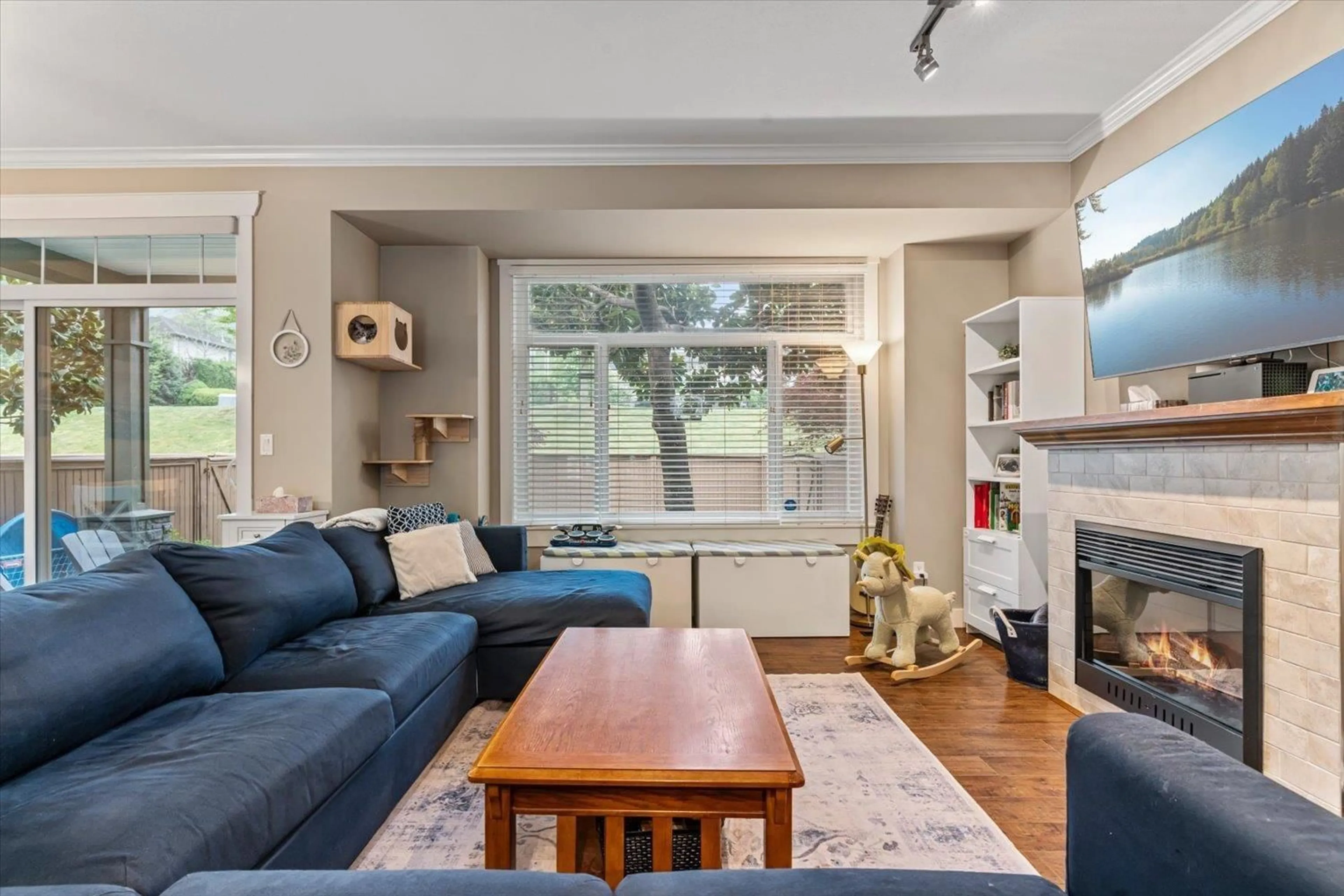 Living room with furniture, unknown for 8 - 5623 TESKEY WAY, Chilliwack British Columbia V2R0K9