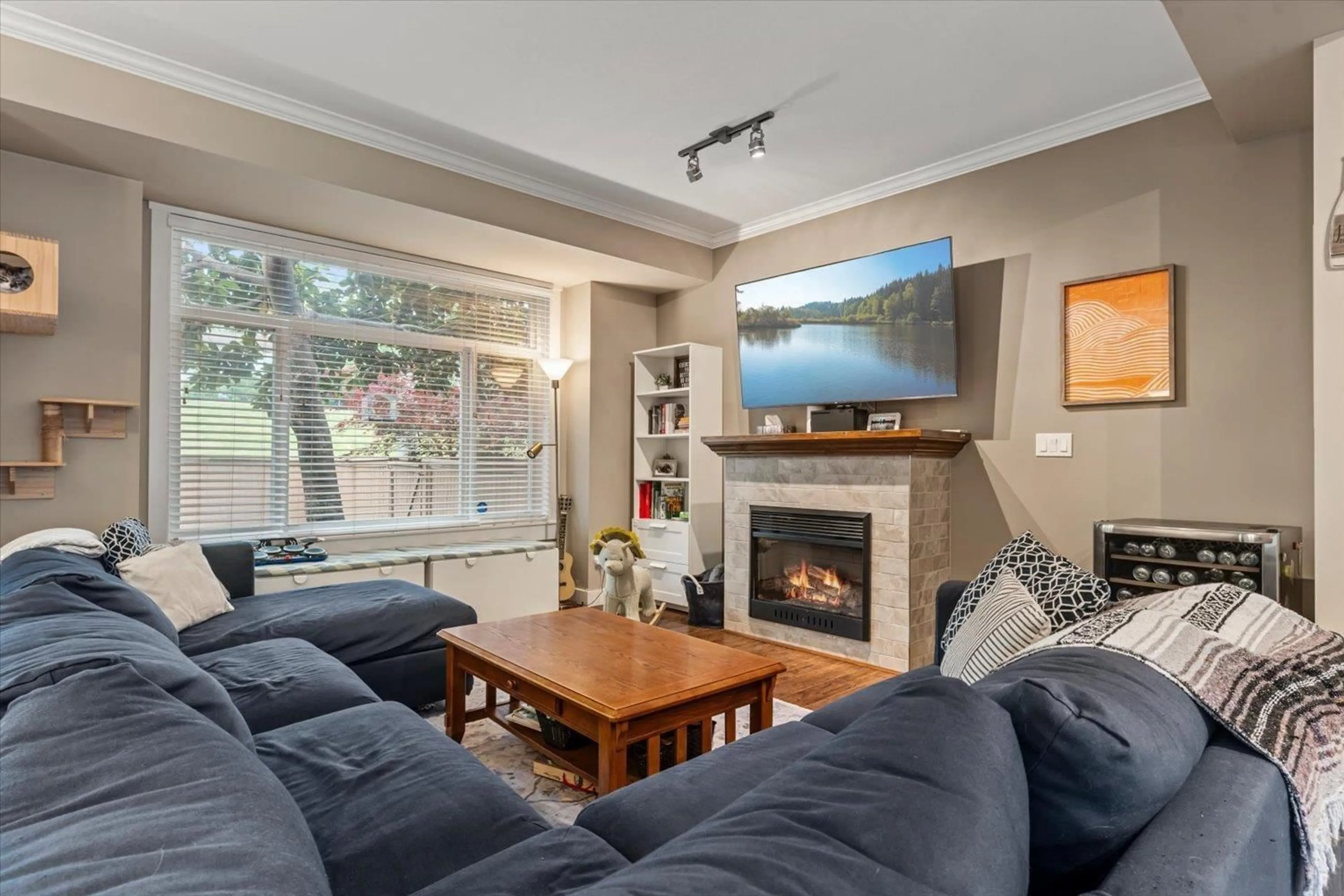 Living room with furniture, unknown for 8 - 5623 TESKEY WAY, Chilliwack British Columbia V2R0K9