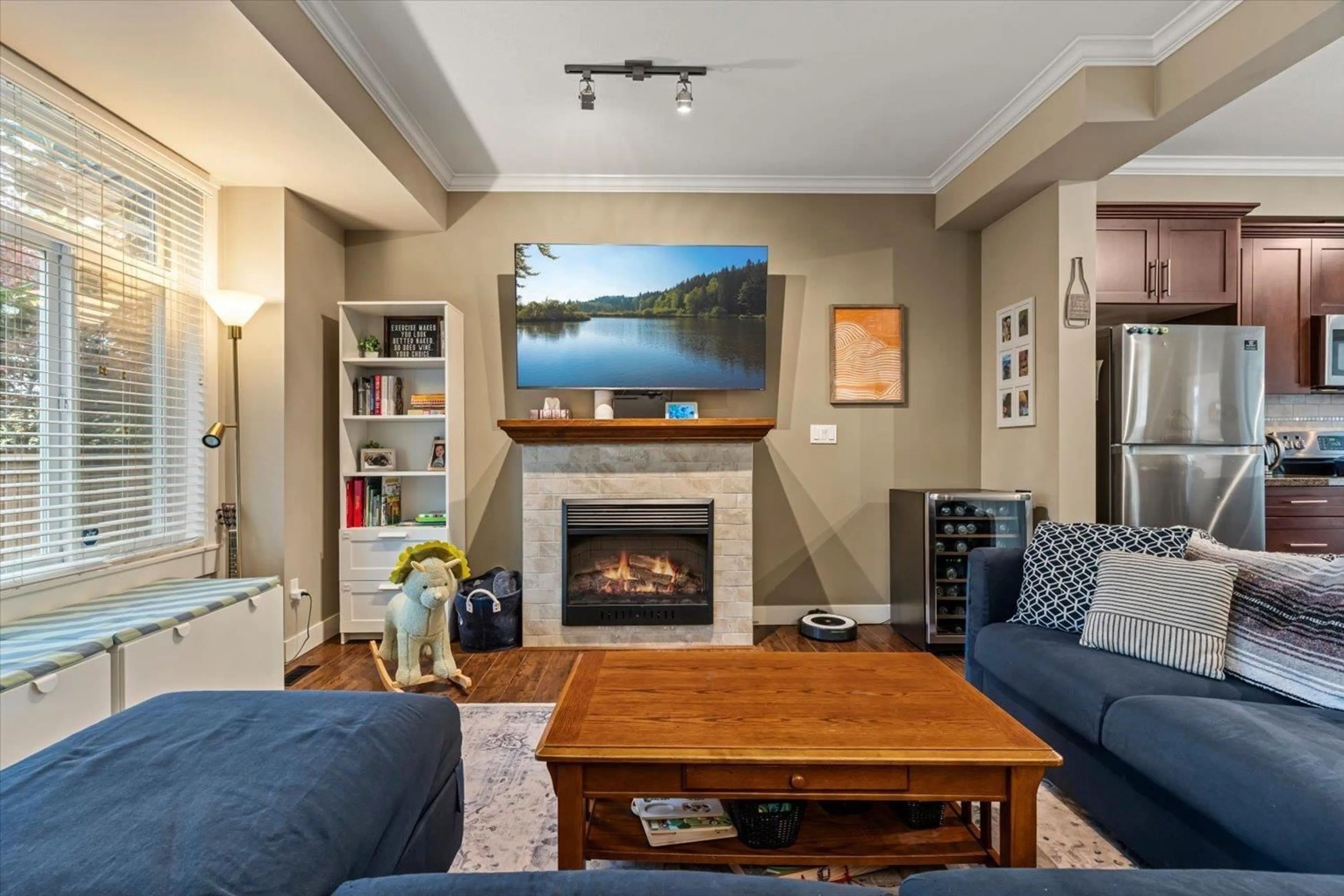 Living room with furniture, wood/laminate floor for 8 - 5623 TESKEY WAY, Chilliwack British Columbia V2R0K9