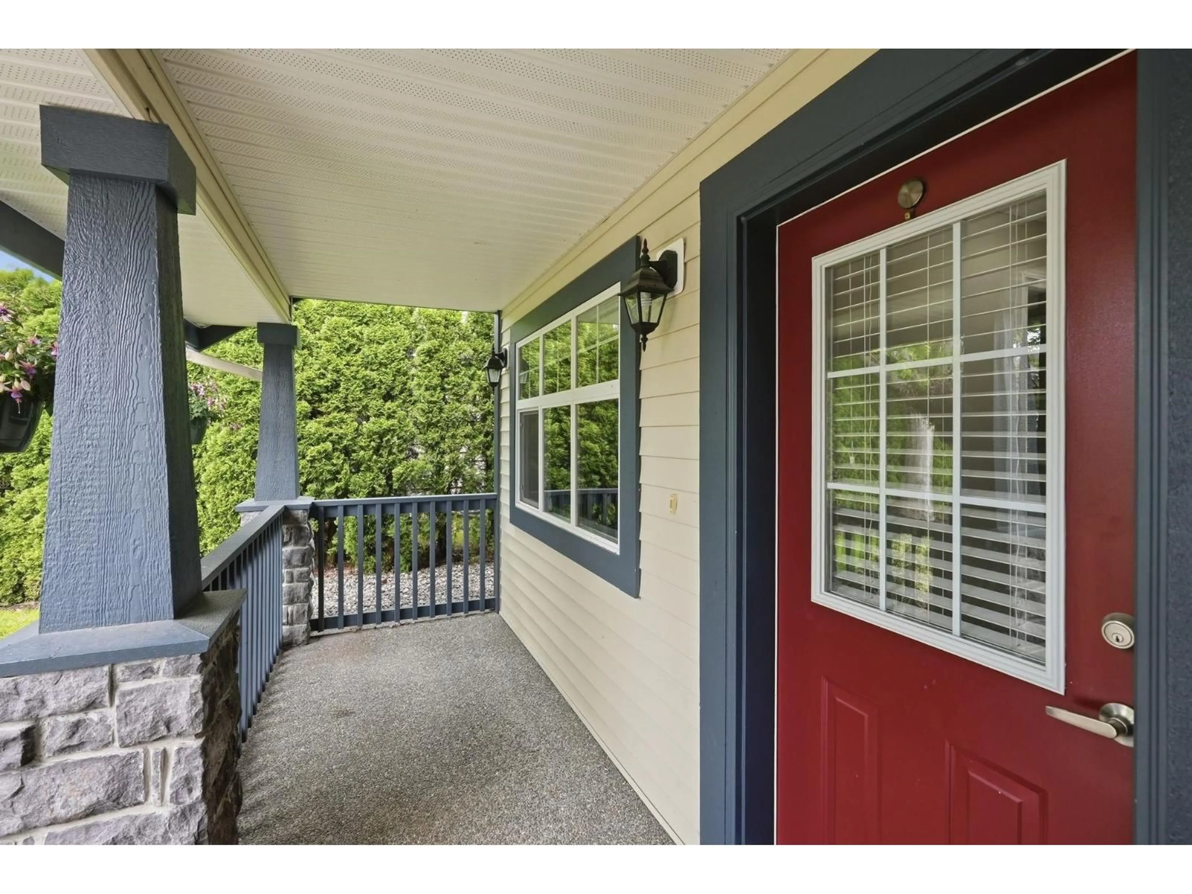 Indoor entryway for 35465 NAKISKA COURT, Abbotsford British Columbia V3G1J6