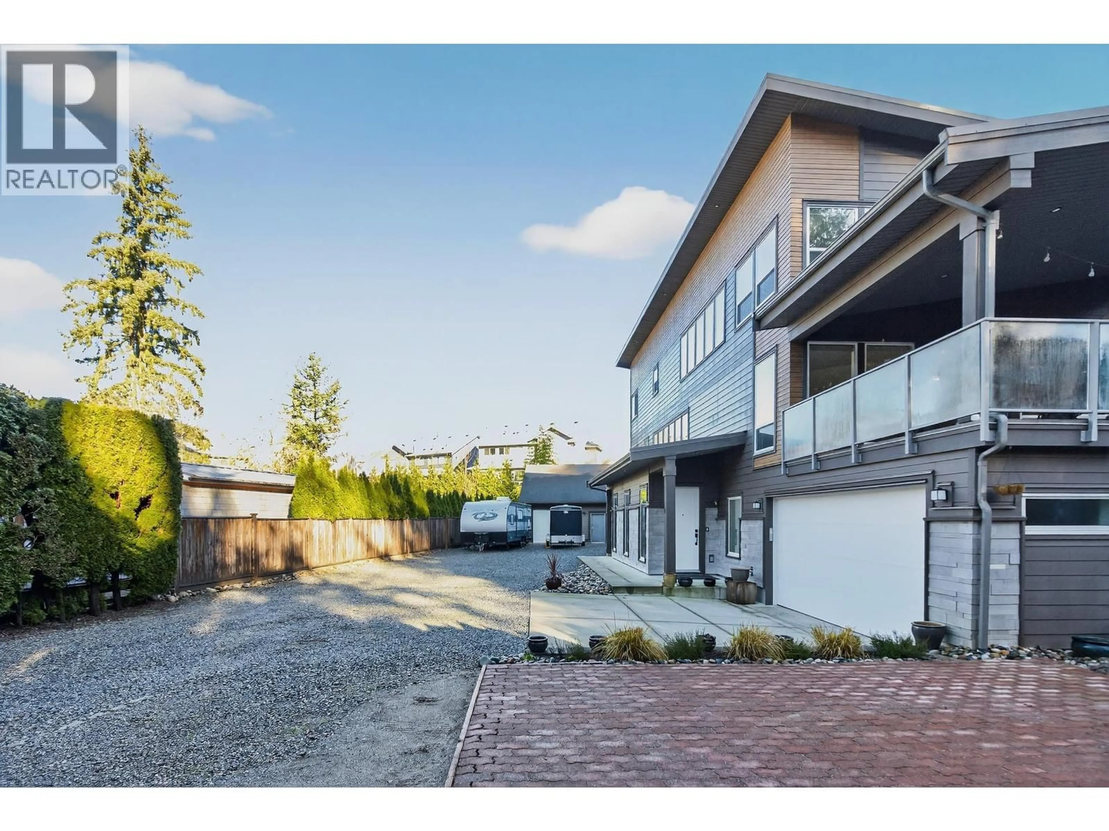 A pic from outside/outdoor area/front of a property/back of a property/a pic from drone, street for 24025 FERN CRESCENT, Maple Ridge British Columbia V4R2S1