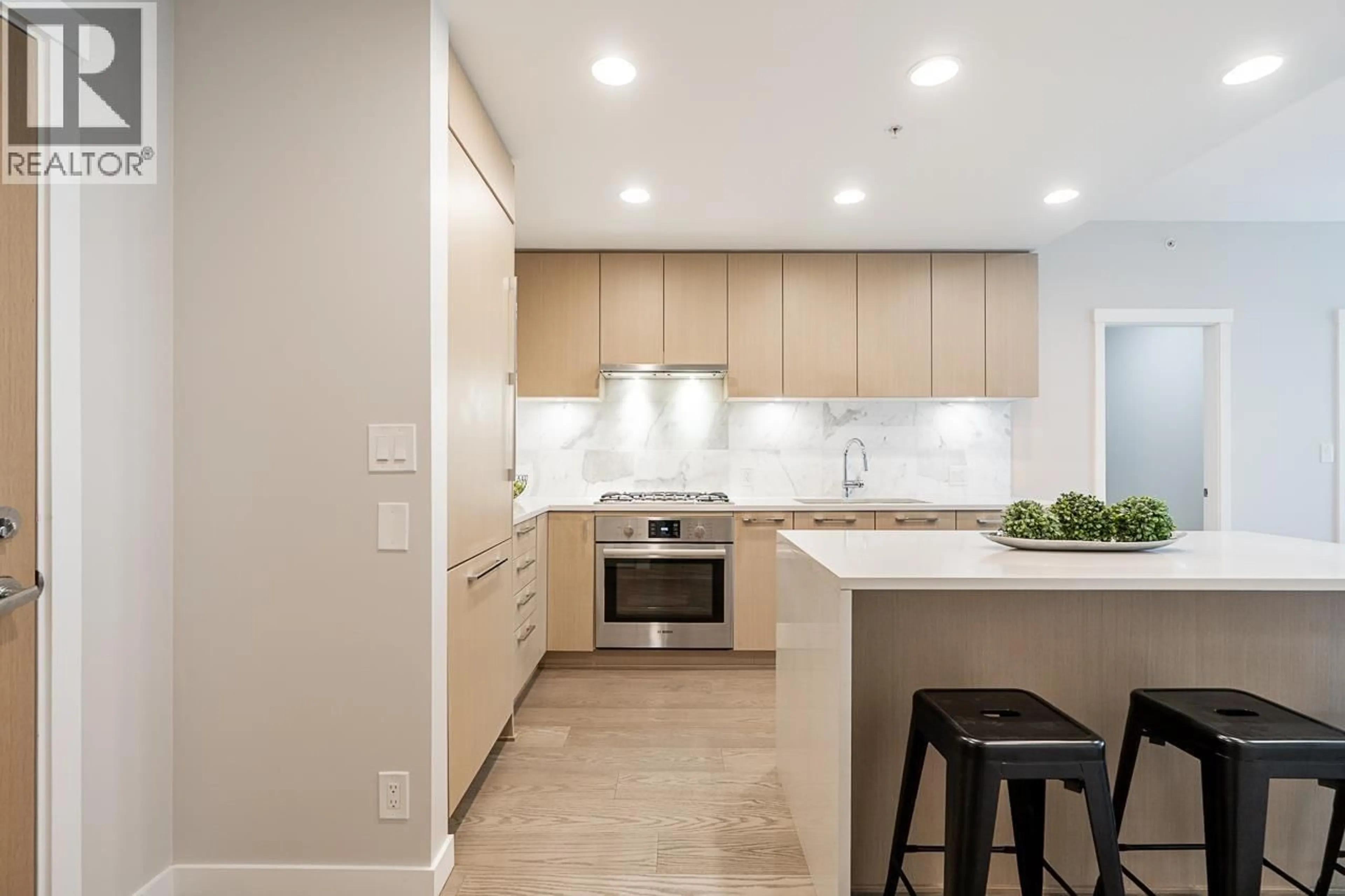Contemporary kitchen, ceramic/tile floor for 322 - 3563 ROSS DRIVE, Vancouver British Columbia V6S0L3