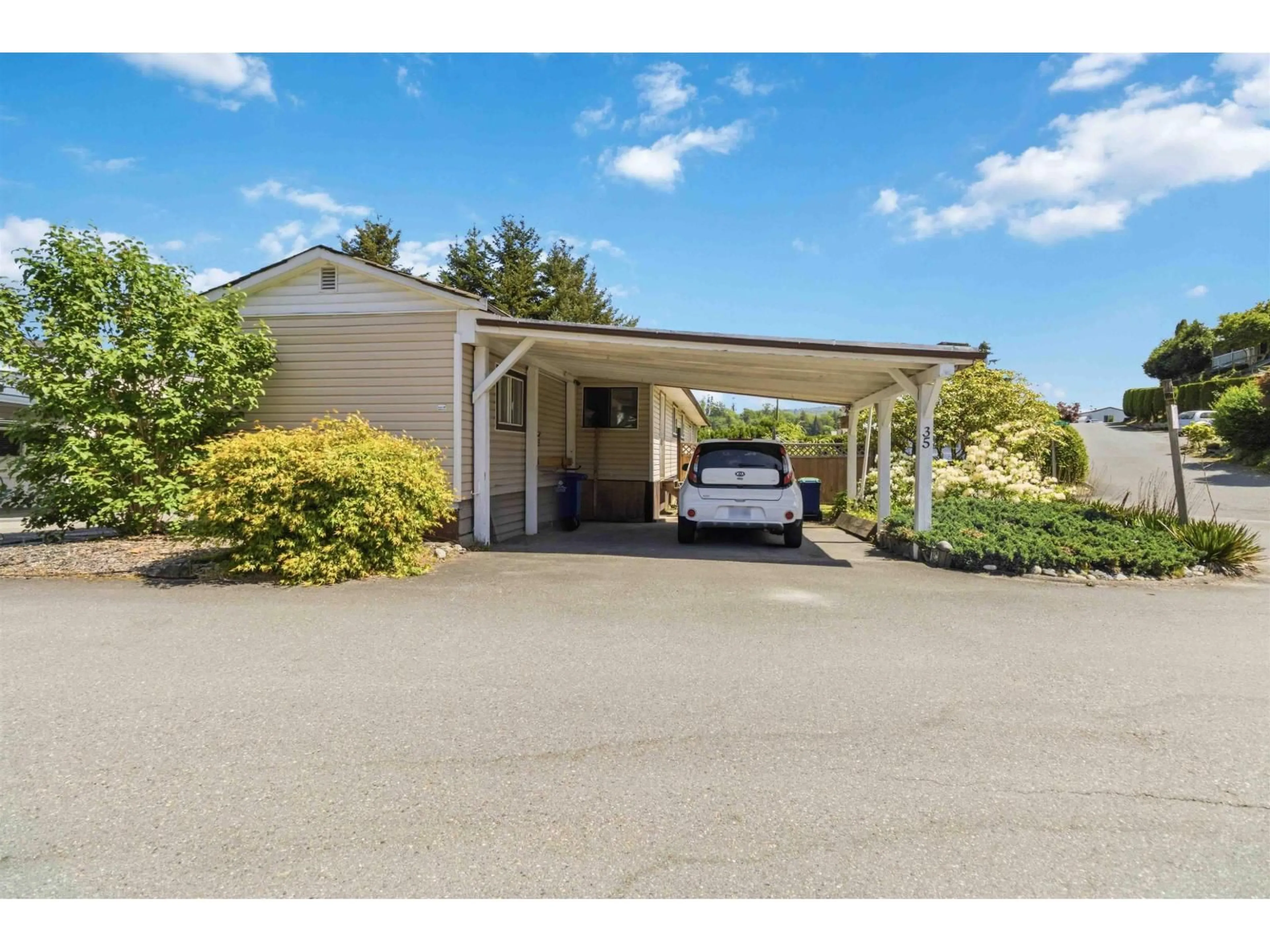 Indoor garage for 35 - 9960 WILSON STREET, Mission British Columbia V4S1B3