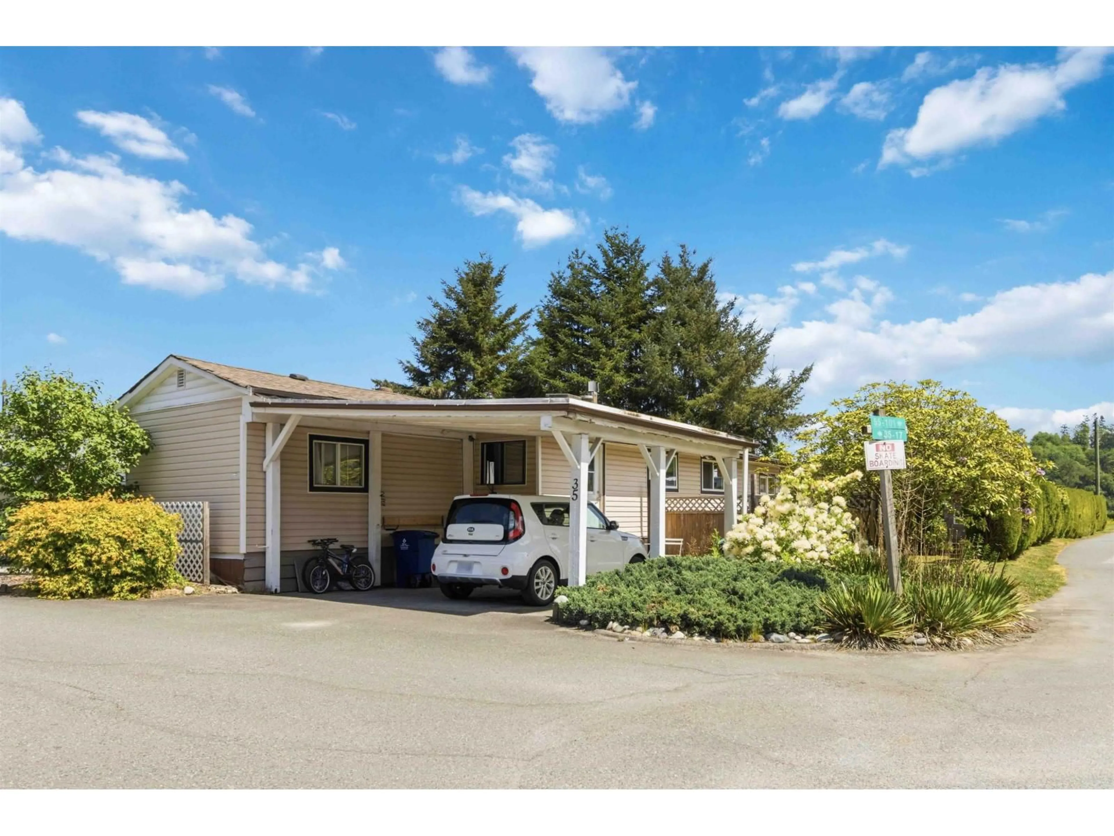 Home with vinyl exterior material, street for 35 - 9960 WILSON STREET, Mission British Columbia V4S1B3