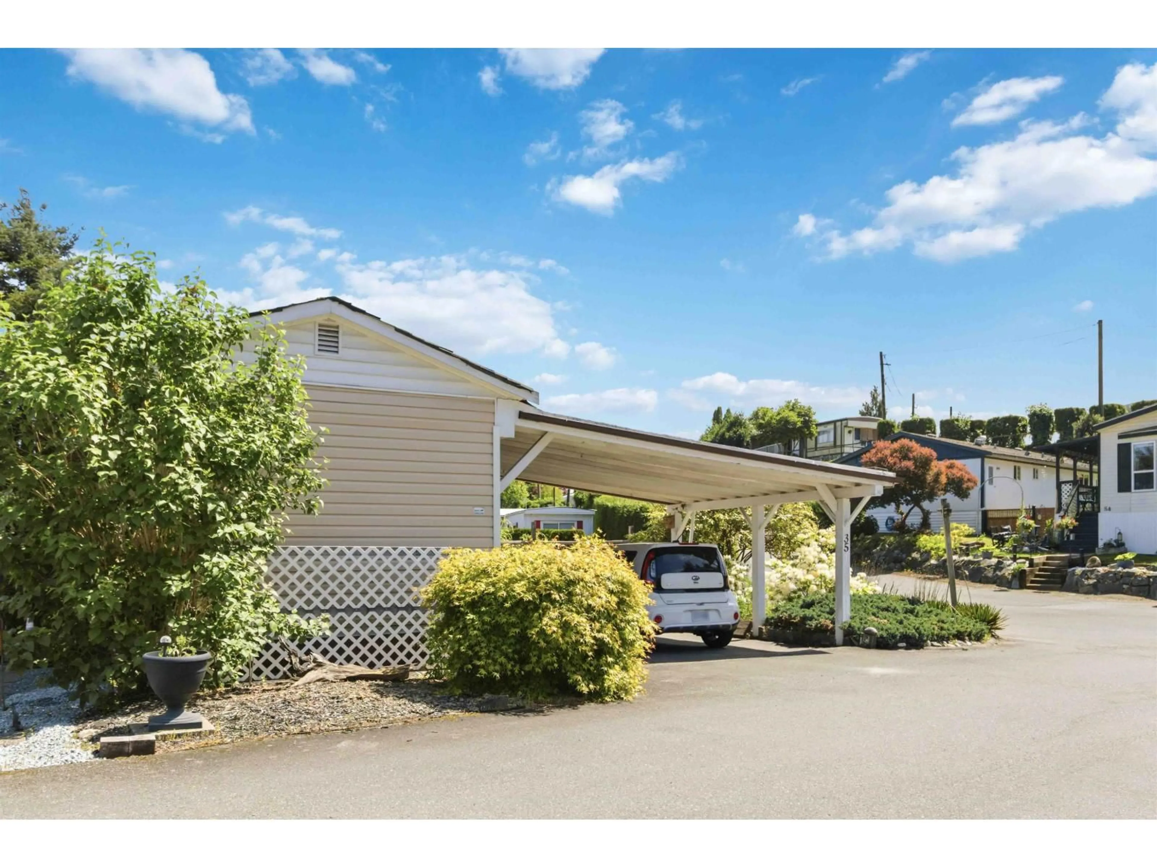 A pic from outside/outdoor area/front of a property/back of a property/a pic from drone, unknown for 35 - 9960 WILSON STREET, Mission British Columbia V4S1B3