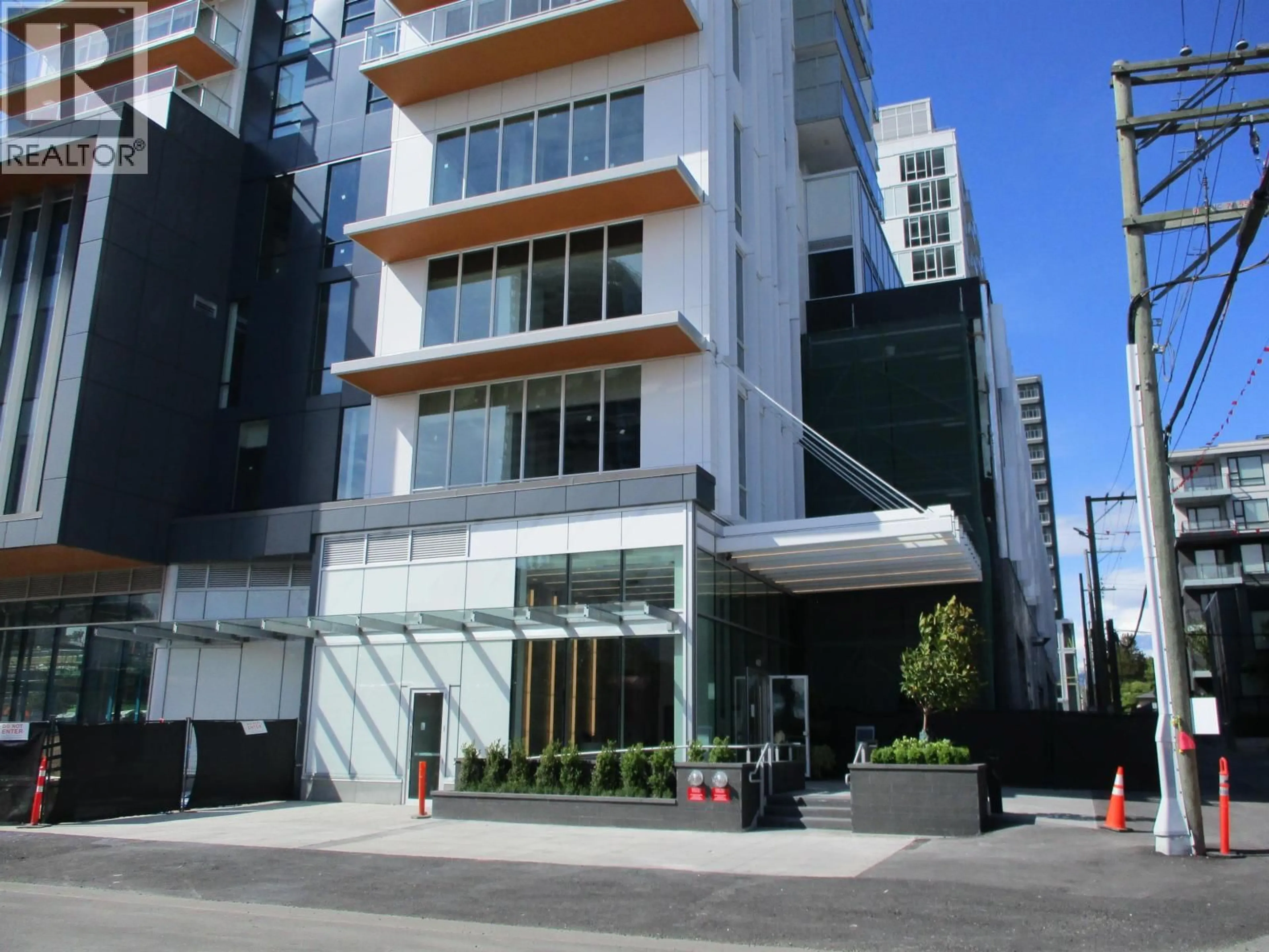 Indoor foyer for 1103 - 485 42ND AVENUE, Vancouver British Columbia V5Y0R6