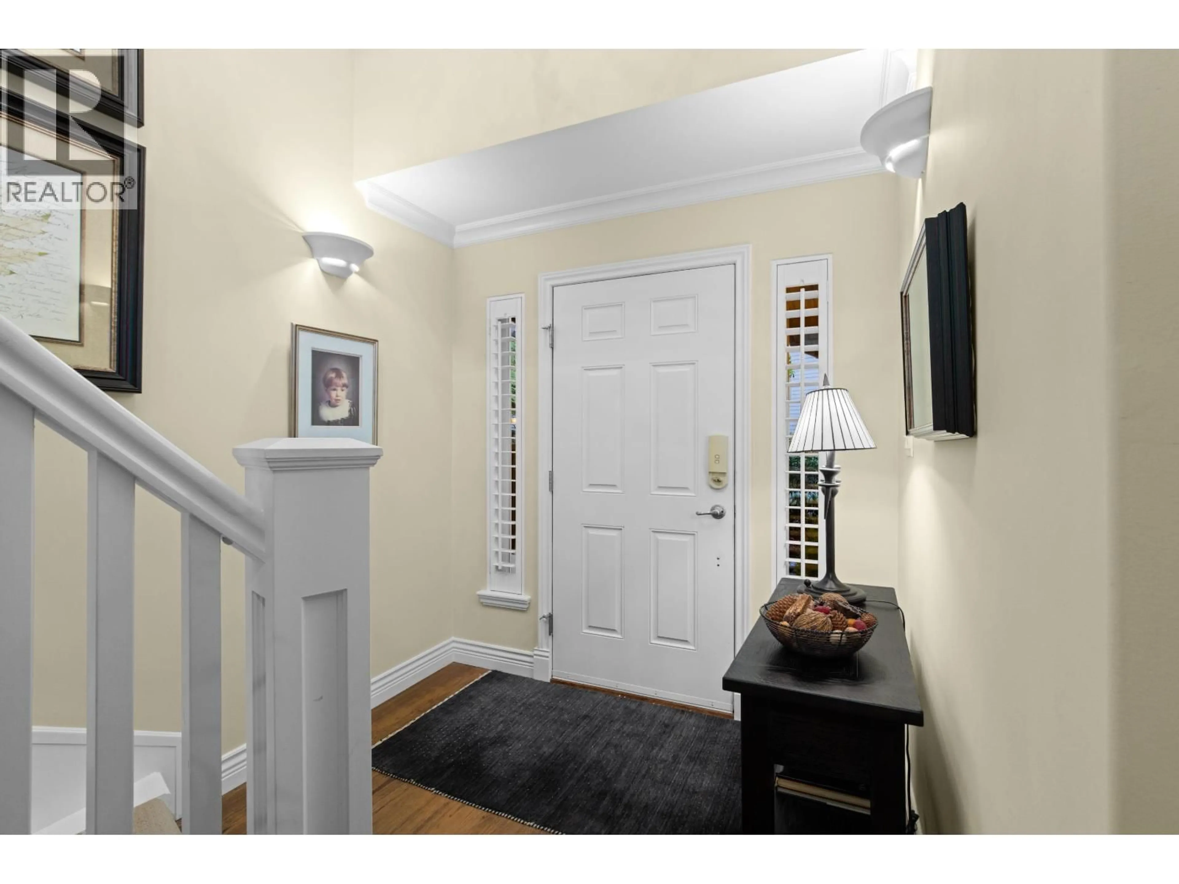 Indoor entryway for 6 BEACH DRIVE, West Vancouver British Columbia V8B1A2