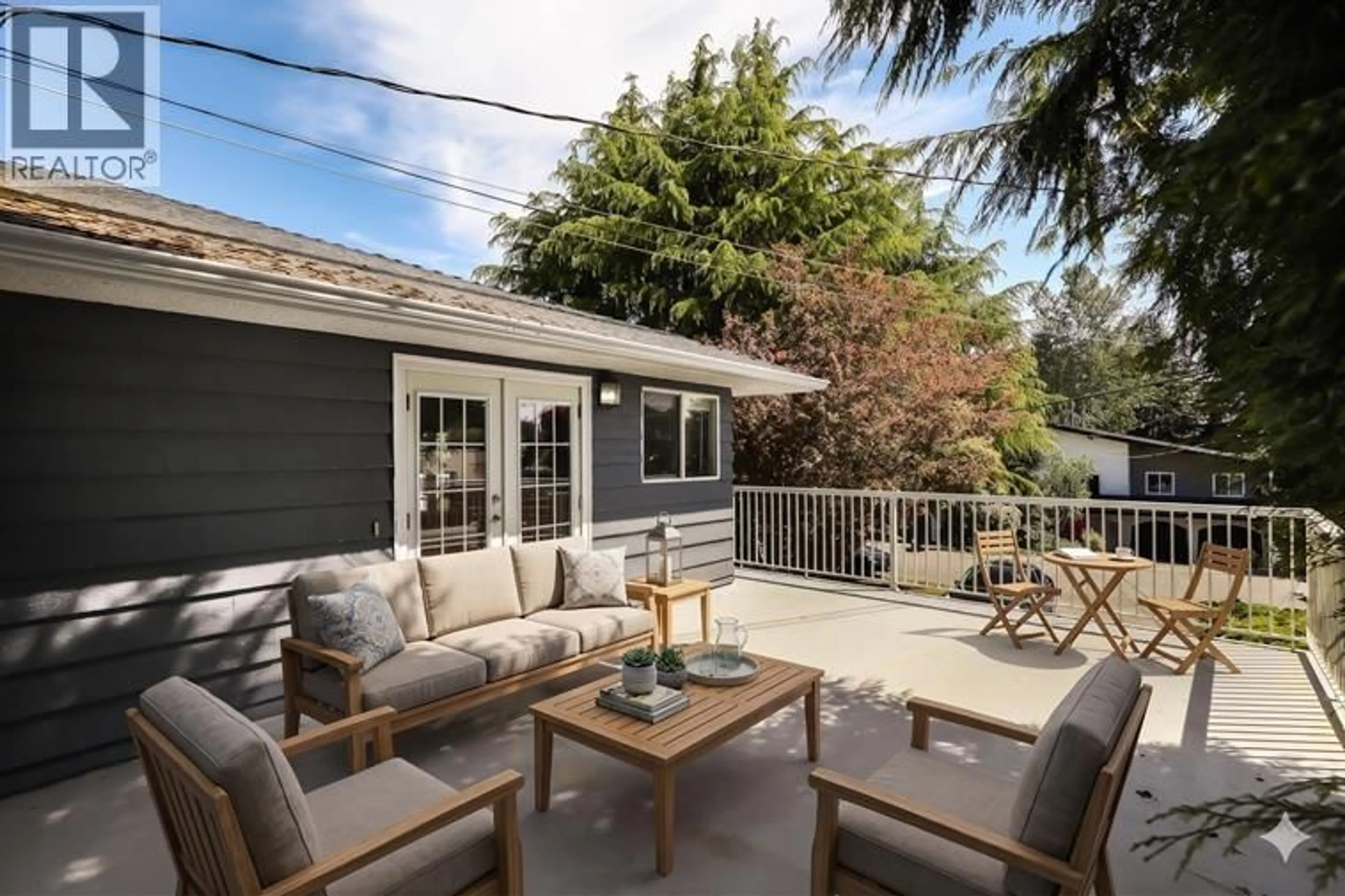 Patio, street for 367 55A STREET, Delta British Columbia V4M3L8