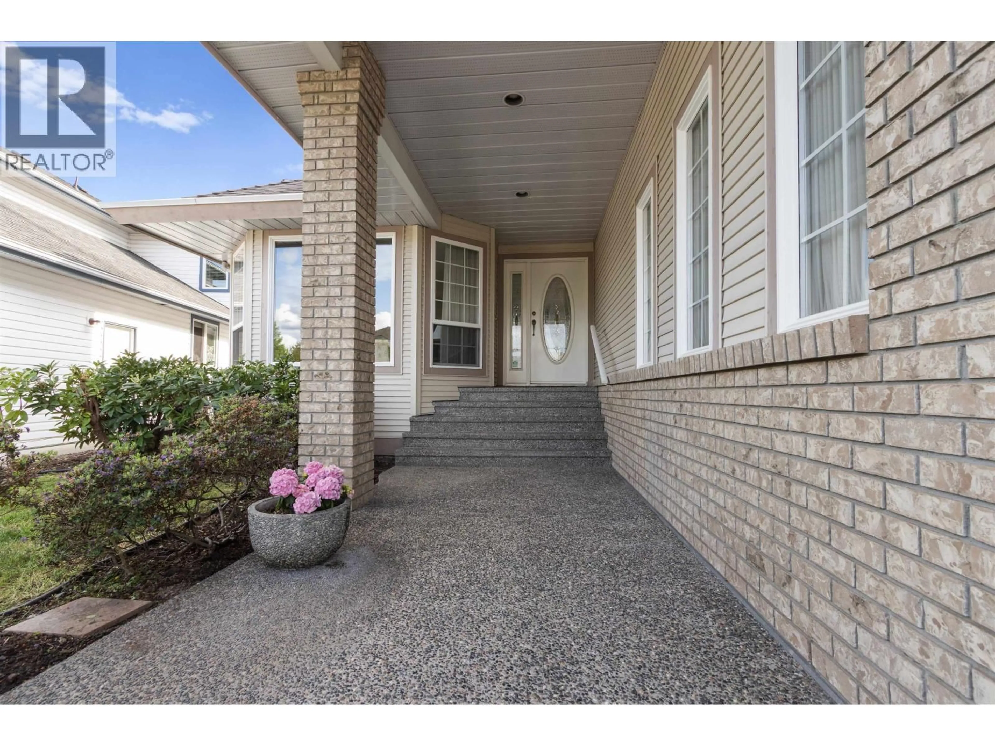Indoor entryway for 19658 CEDAR LANE, Pitt Meadows British Columbia V3Y2E4