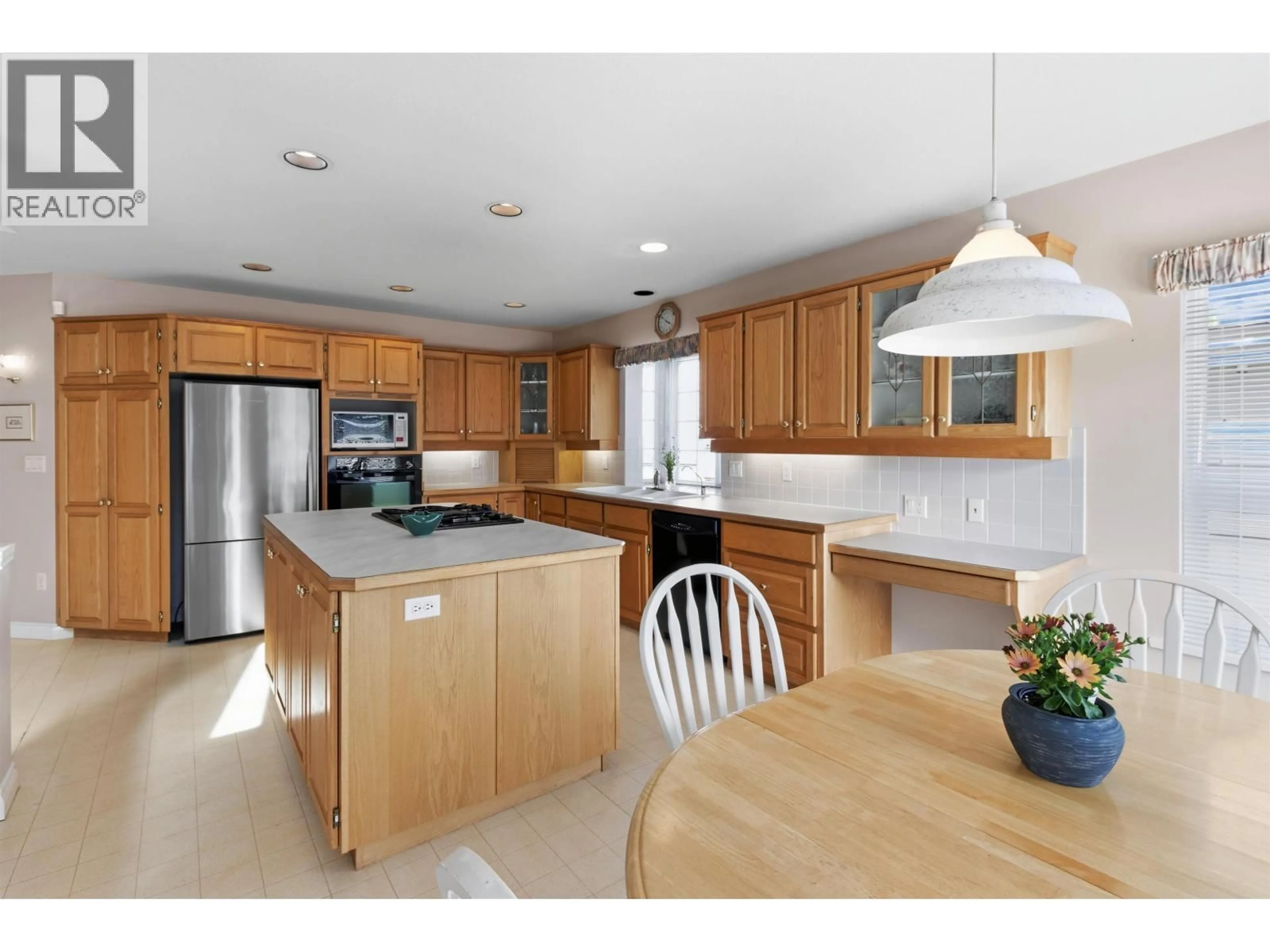 Open concept kitchen, unknown for 19658 CEDAR LANE, Pitt Meadows British Columbia V3Y2E4