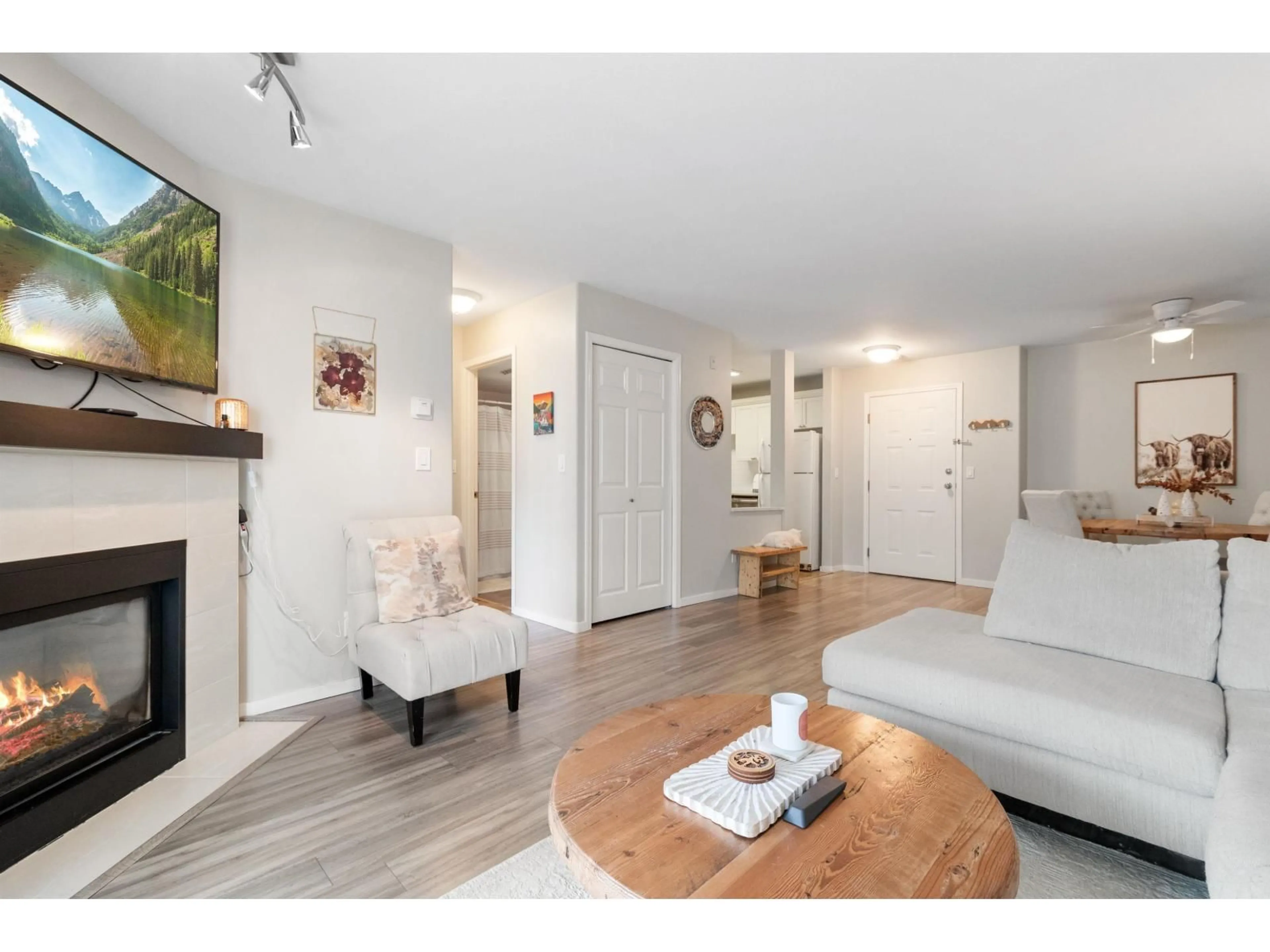 Living room with furniture, wood/laminate floor for 205 - 9143 EDWARD STREET, Chilliwack British Columbia V2P4C5