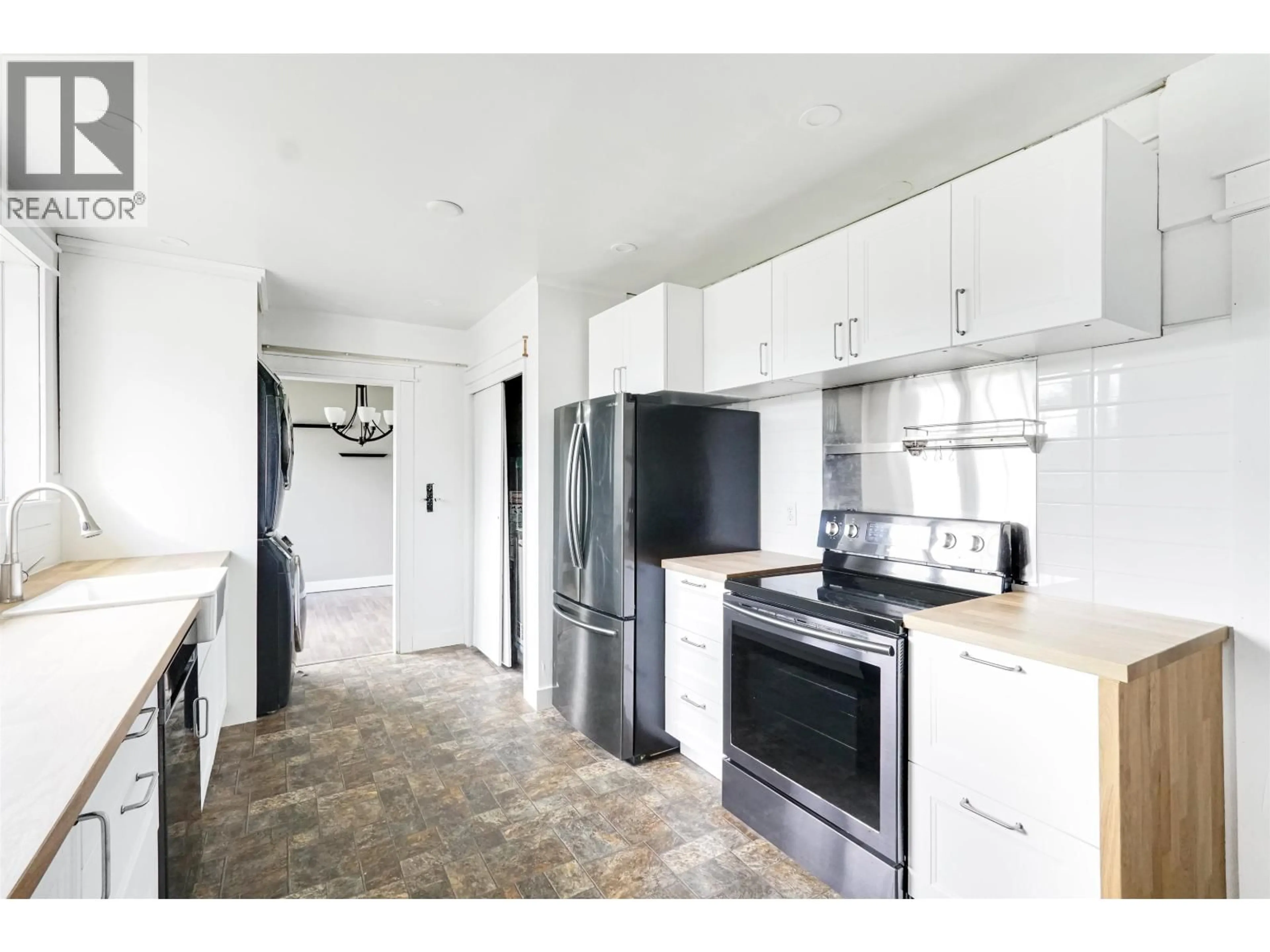 Standard kitchen, ceramic/tile floor for 19 STARLING STREET, Kitimat British Columbia V8C1K4
