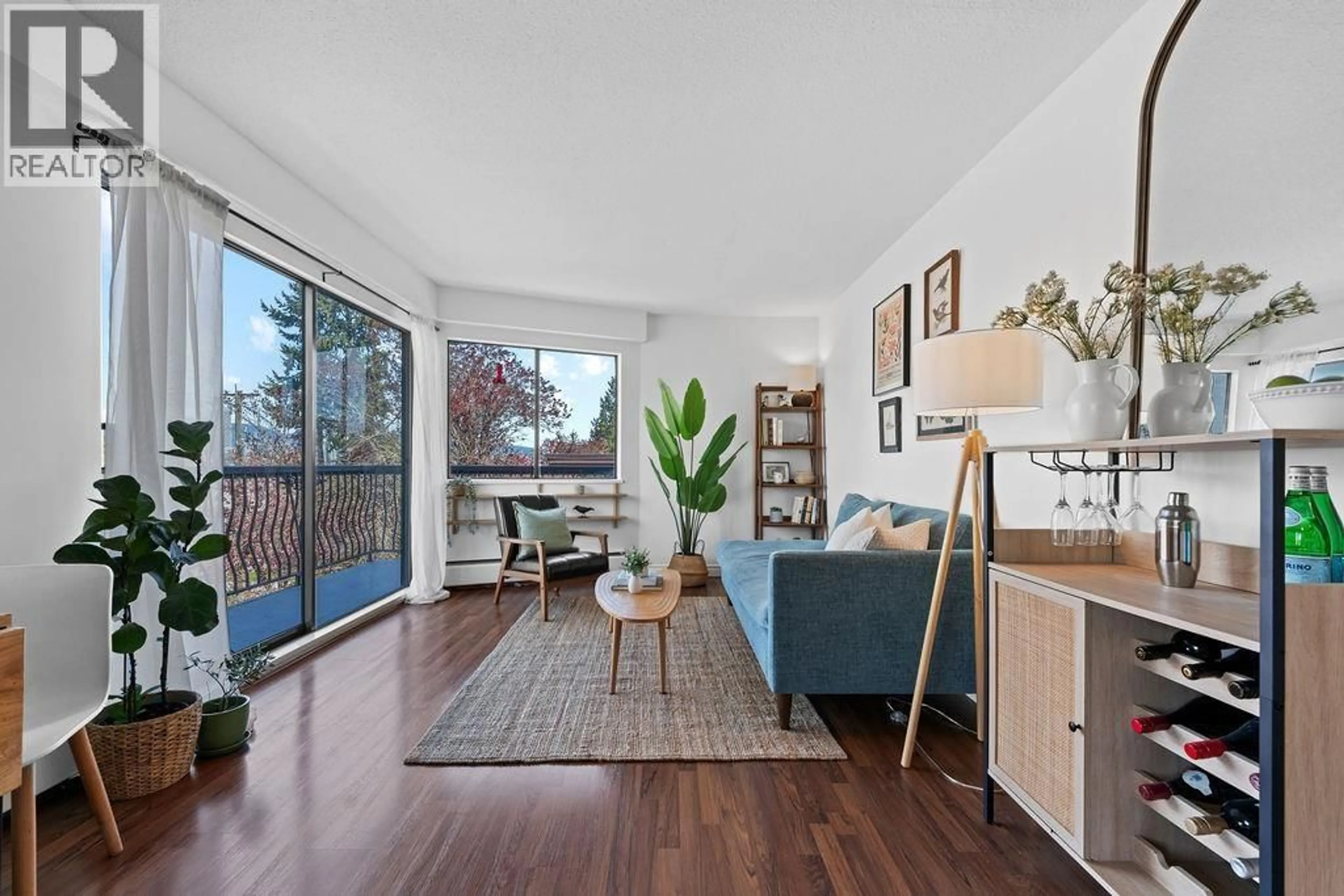 Living room with furniture, wood/laminate floor for 305 - 2330 MAPLE STREET, Vancouver British Columbia V6J3T6