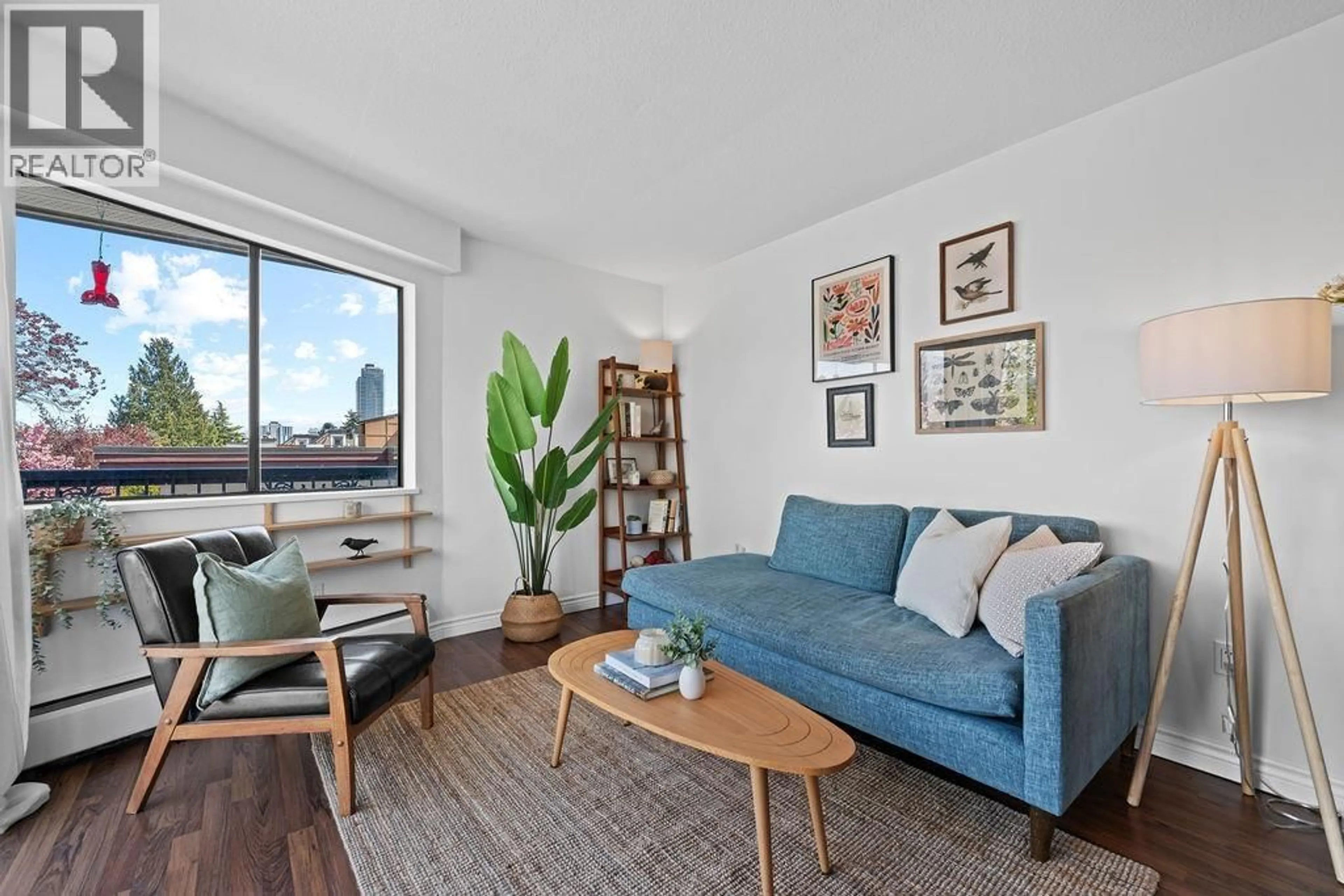 Living room with furniture, unknown for 305 - 2330 MAPLE STREET, Vancouver British Columbia V6J3T6