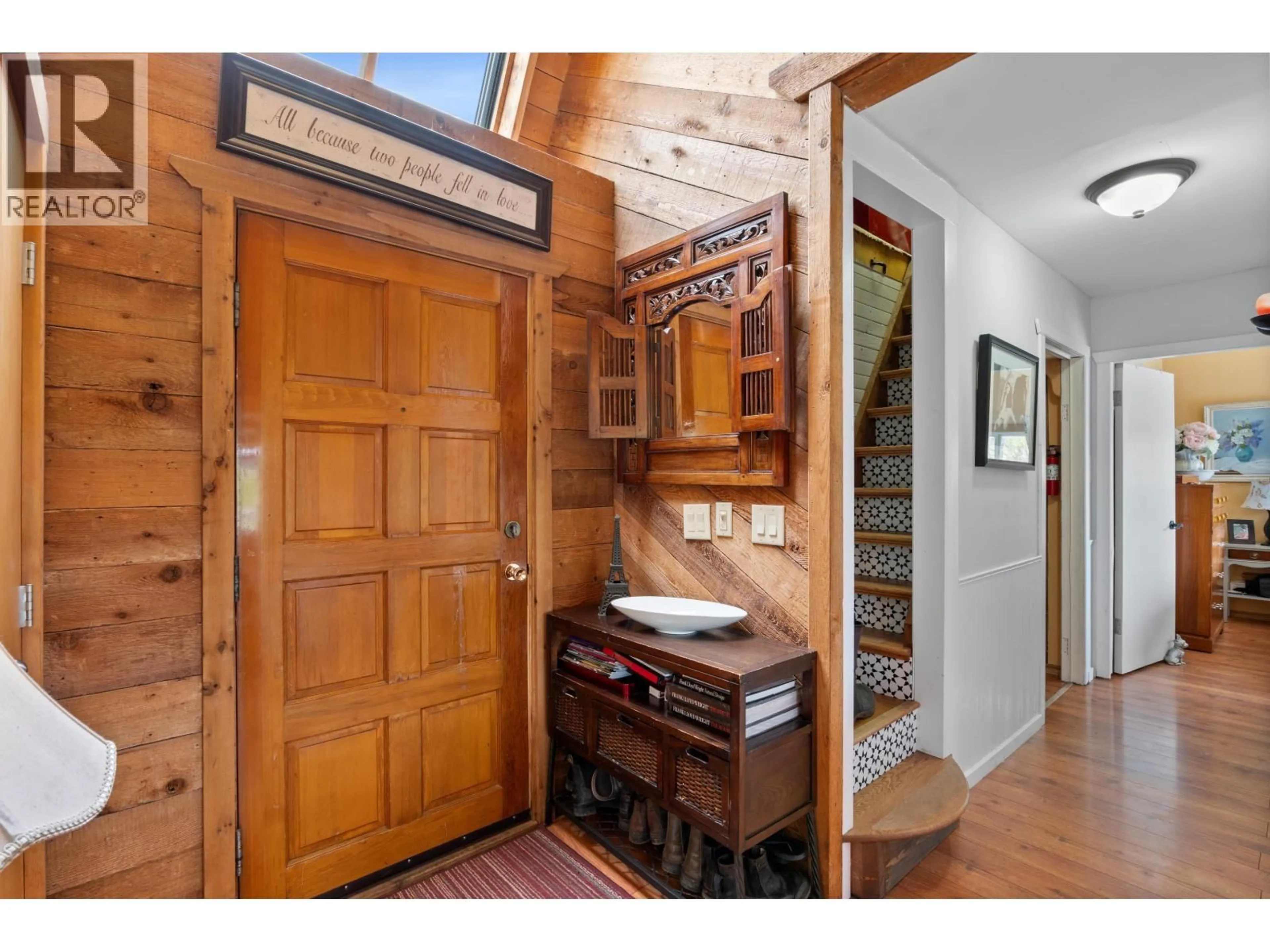 Indoor entryway for 7796 BRIDGE LAKE ROAD, Bridge Lake British Columbia V0K1X2