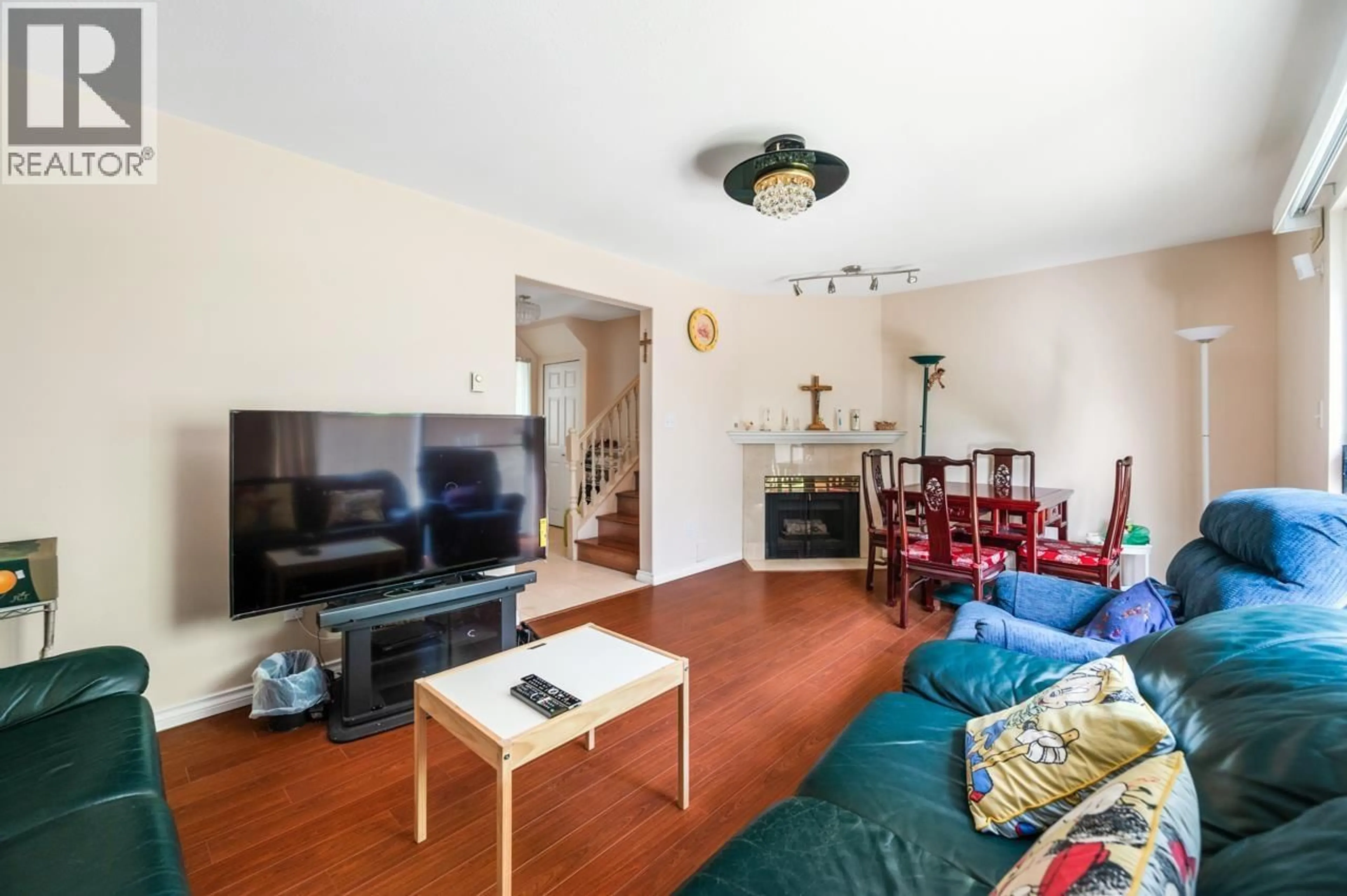Living room with furniture, wood/laminate floor for 23 - 8780 BENNETT ROAD, Richmond British Columbia V6Y1N7
