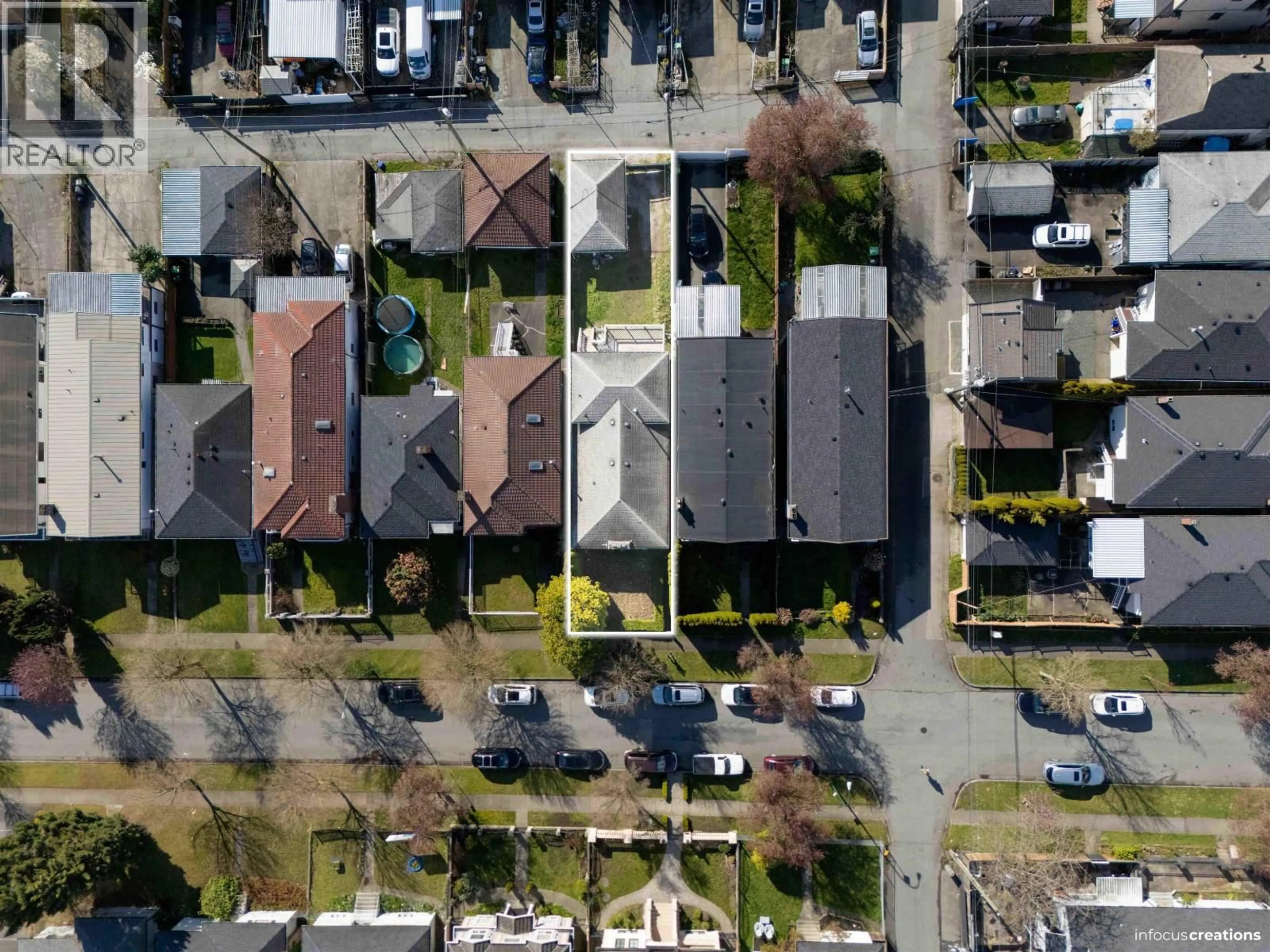 A pic from outside/outdoor area/front of a property/back of a property/a pic from drone, street for 7373 CULLODEN STREET, Vancouver British Columbia V5X4K3