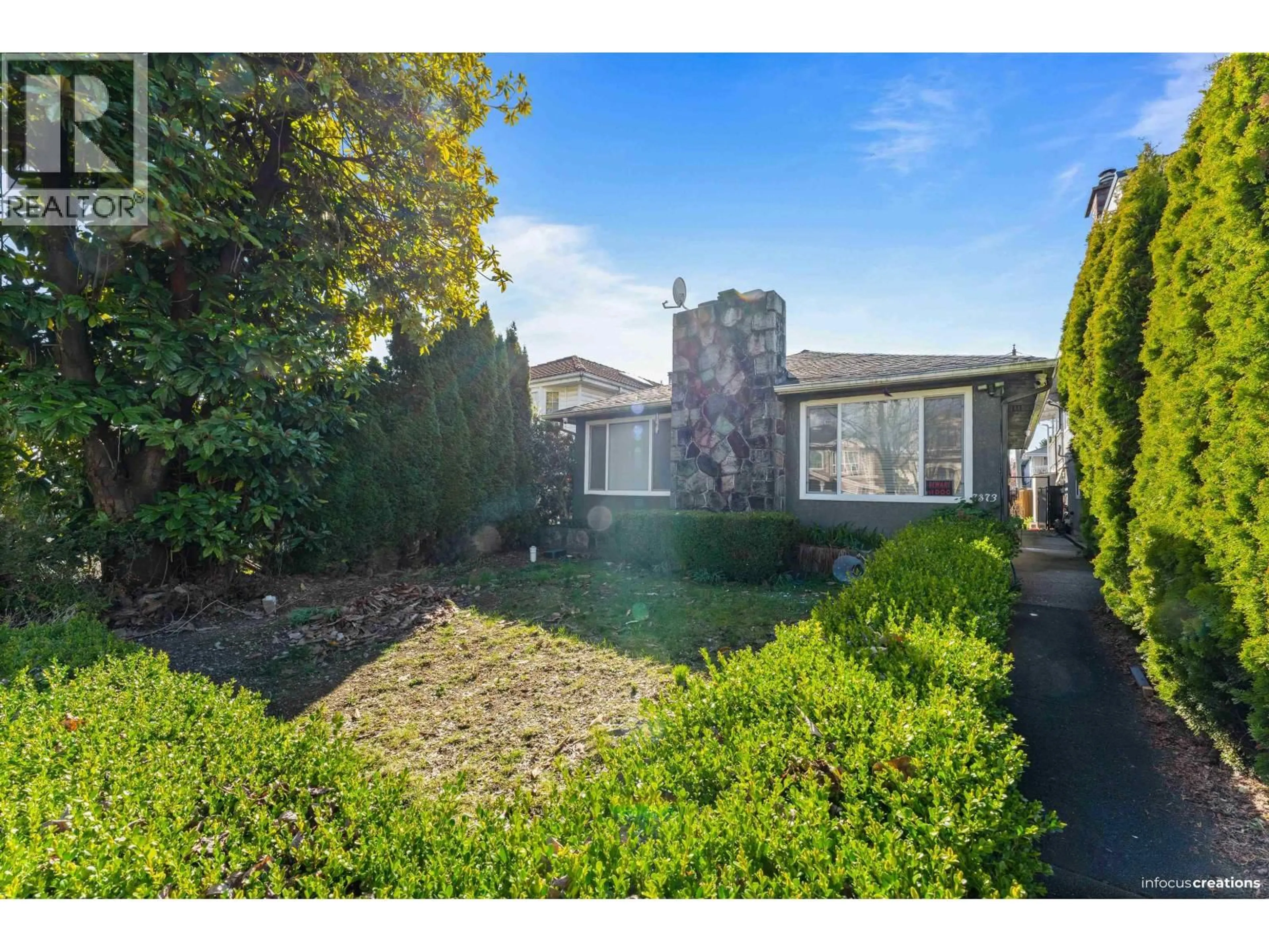 A pic from outside/outdoor area/front of a property/back of a property/a pic from drone, street for 7373 CULLODEN STREET, Vancouver British Columbia V5X4K3