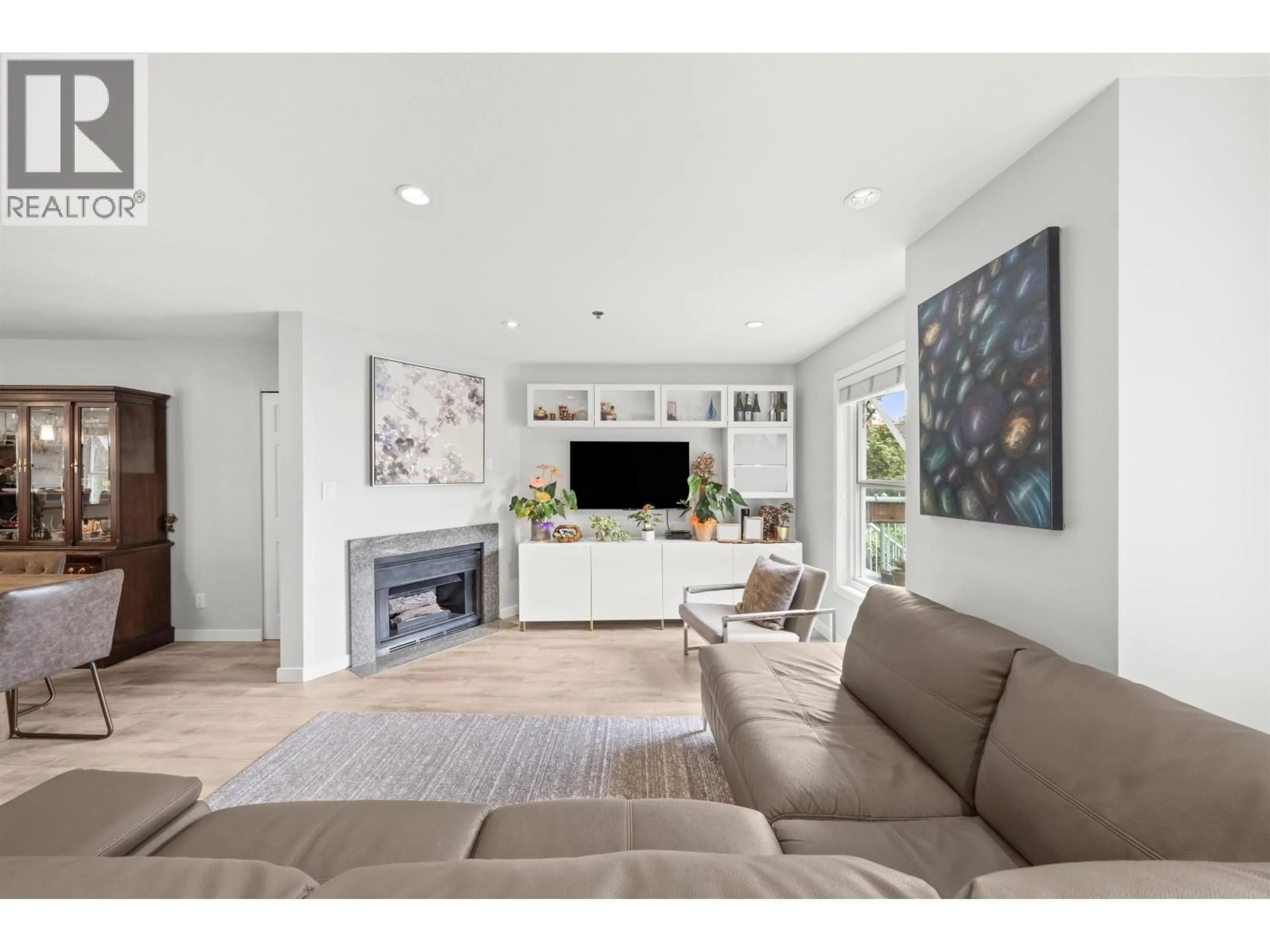 Living room with furniture, unknown for 601 16TH AVENUE, Vancouver British Columbia V5Z1S5