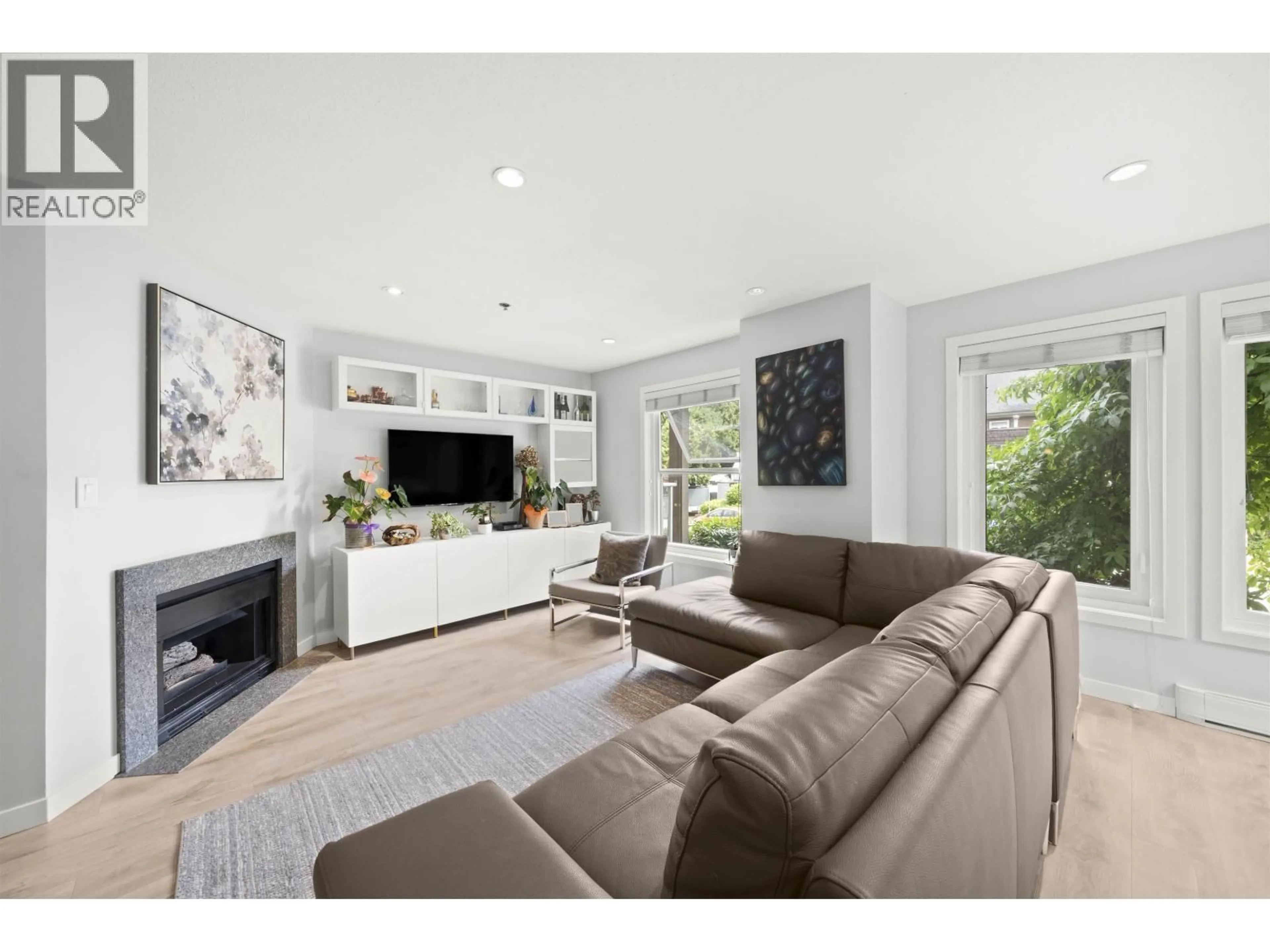 Living room with furniture, unknown for 601 16TH AVENUE, Vancouver British Columbia V5Z1S5