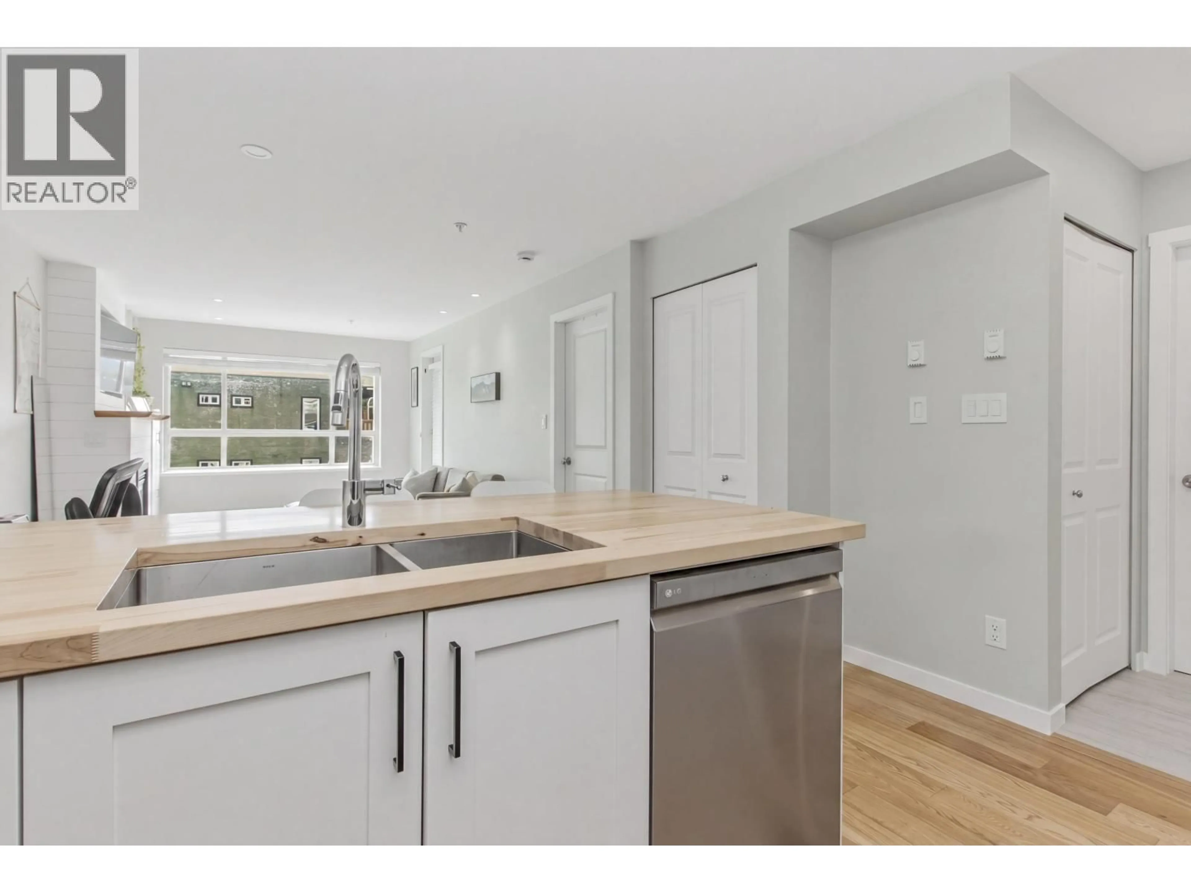 Open concept kitchen, wood/laminate floor for 203 - 38003 SECOND AVENUE, Squamish British Columbia V8B0C4