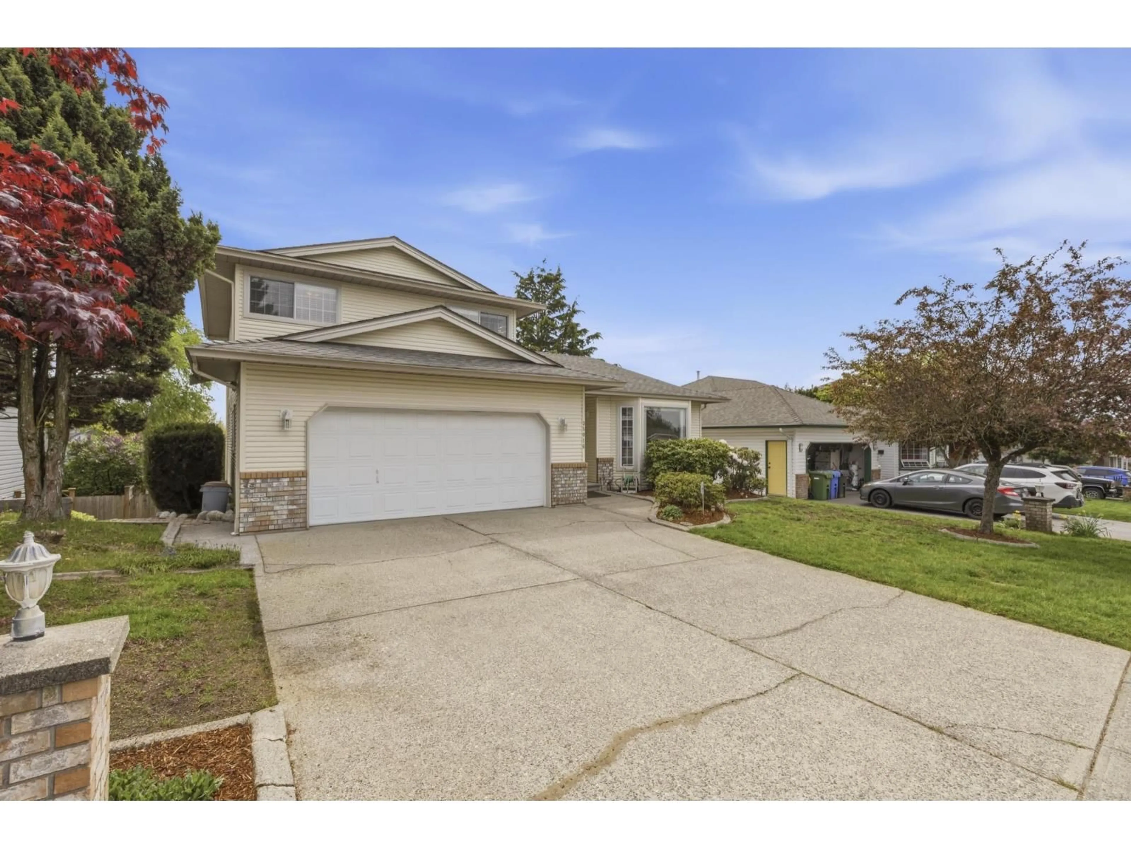 A pic from outside/outdoor area/front of a property/back of a property/a pic from drone, street for 35016 CASSIAR AVENUE, Abbotsford British Columbia V5S5S9