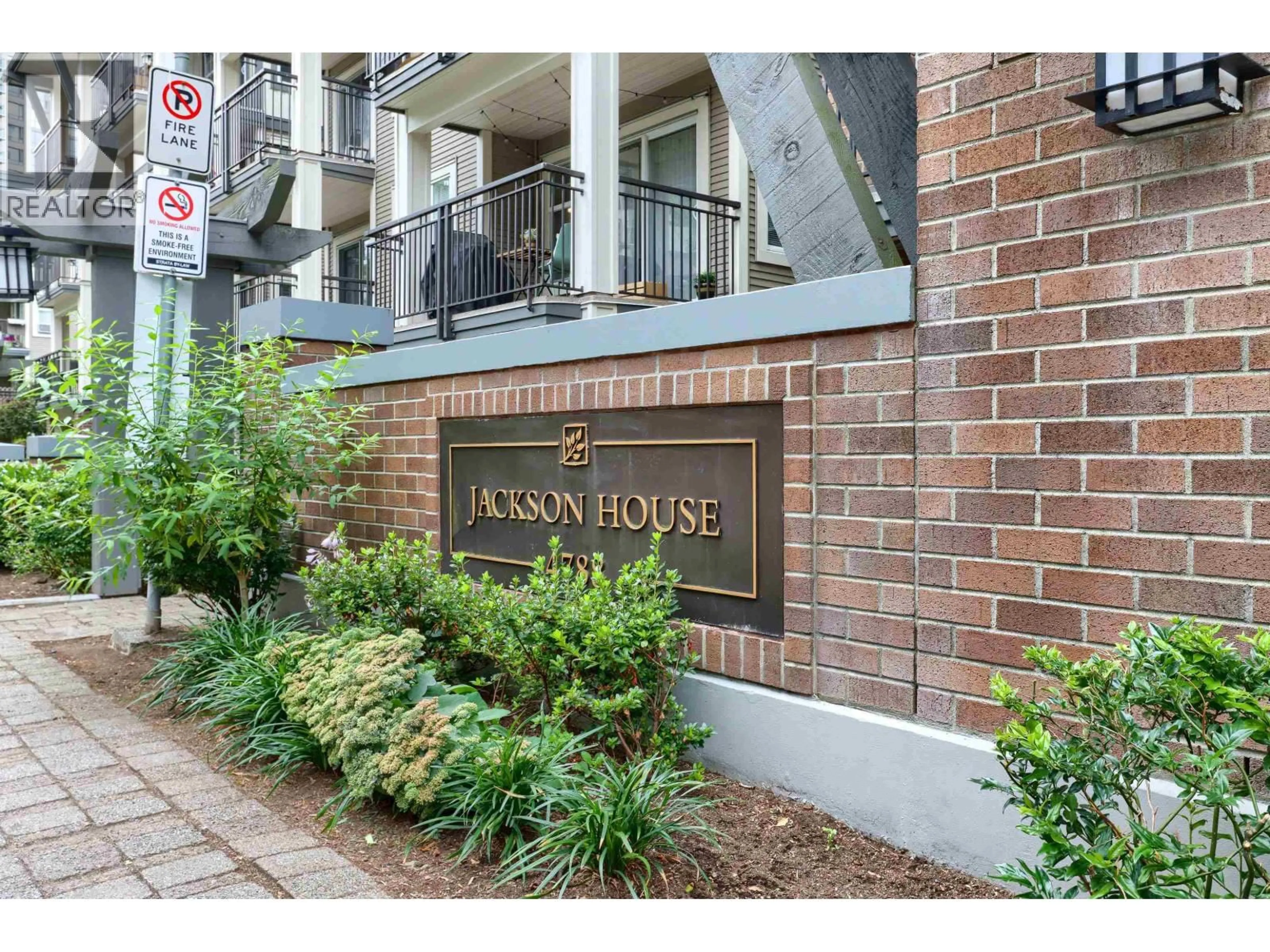 Indoor foyer for 201 - 4788 BRENTWOOD DRIVE, Burnaby British Columbia V5C0C5