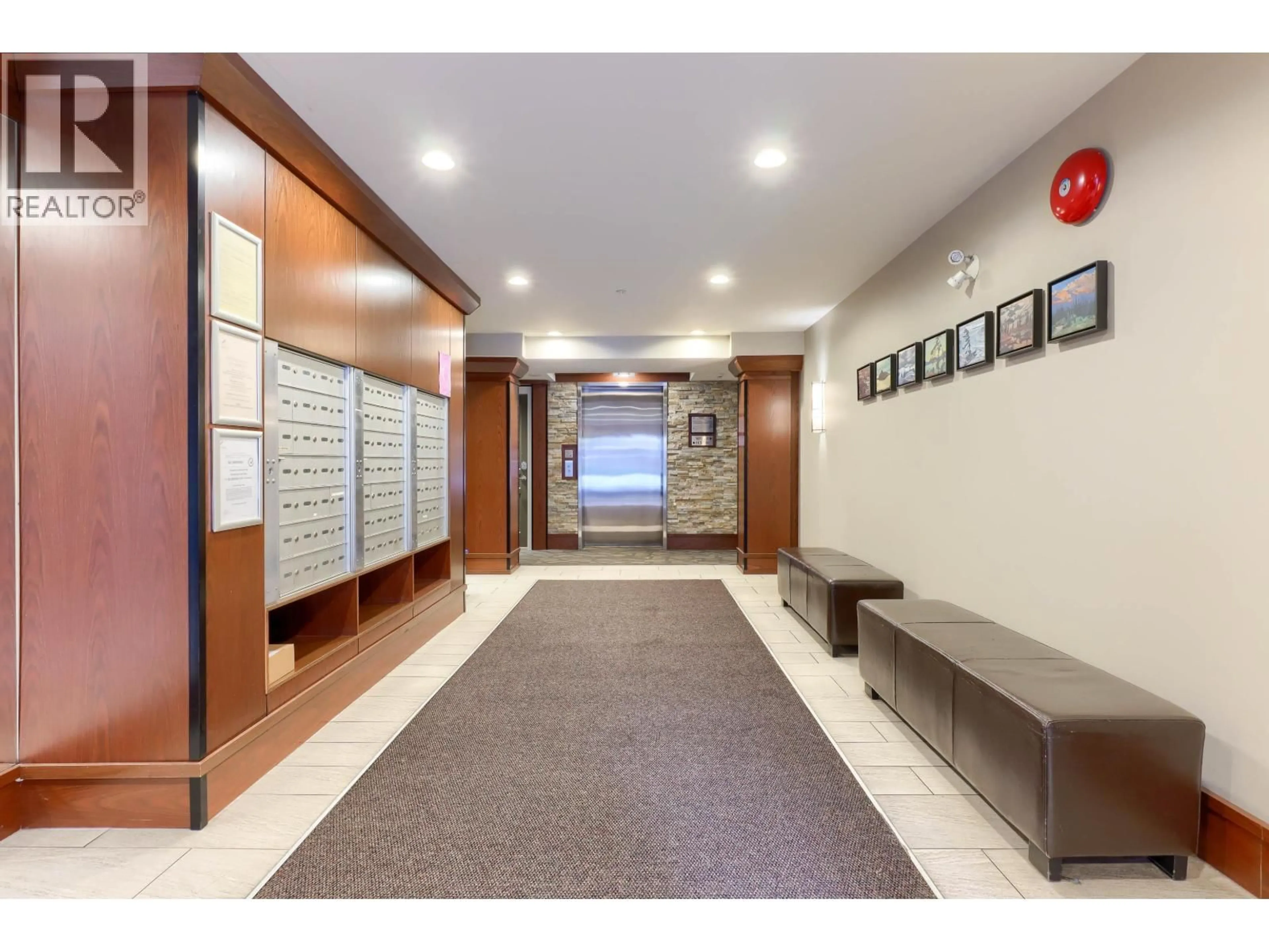 Indoor foyer for 201 - 4788 BRENTWOOD DRIVE, Burnaby British Columbia V5C0C5