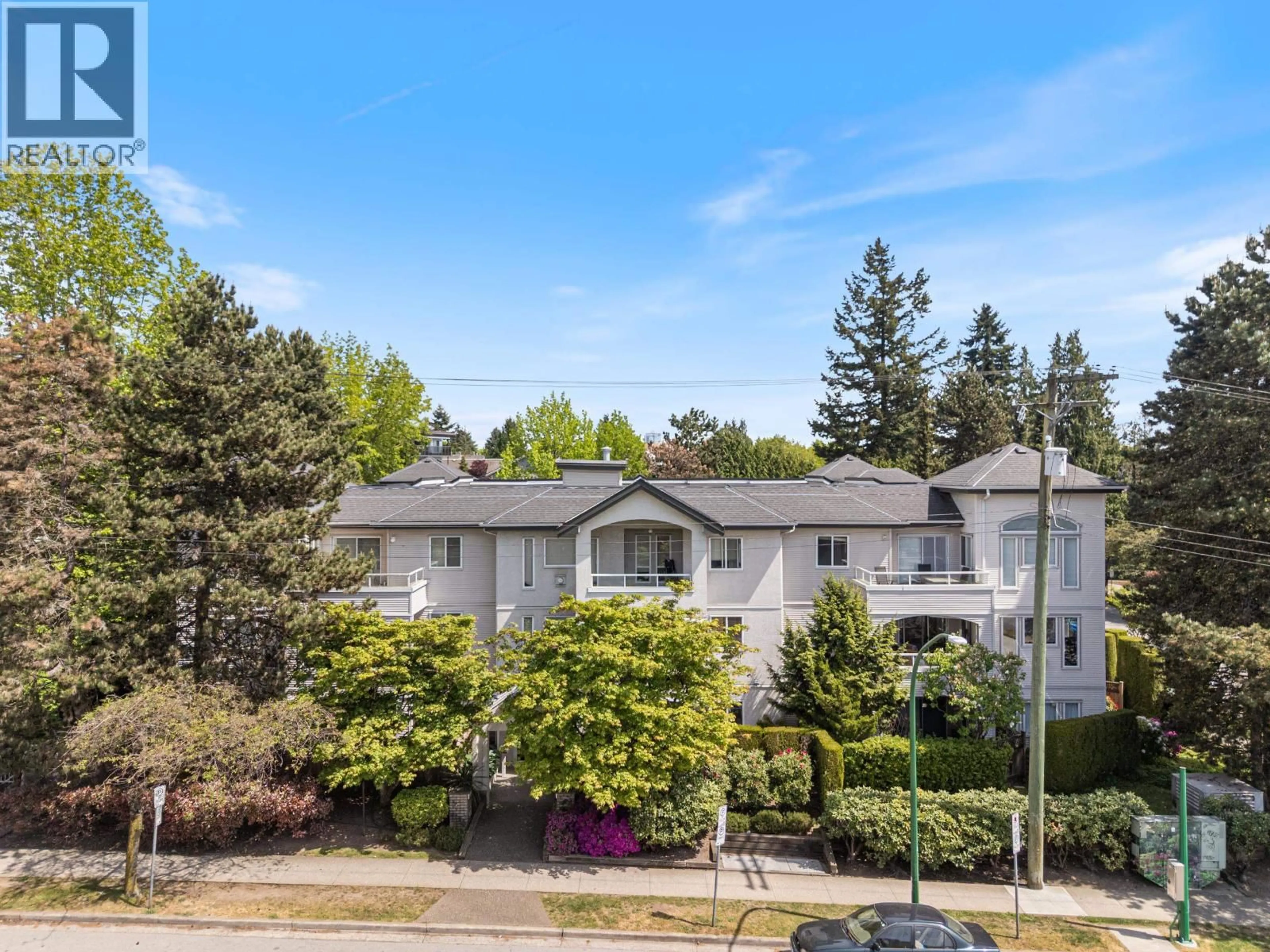 A pic from outside/outdoor area/front of a property/back of a property/a pic from drone, street for 202 - 7188 ROYAL OAK AVENUE, Burnaby British Columbia V5J4J4