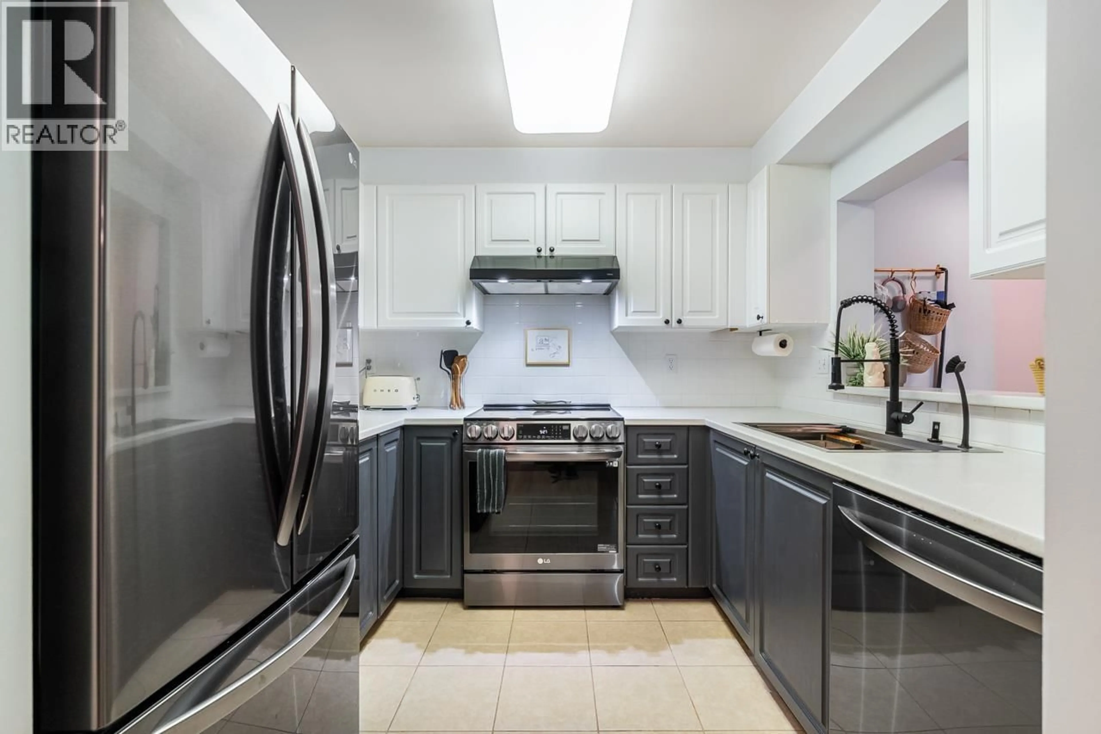 Standard kitchen, ceramic/tile floor for 408 - 3070 GUILDFORD WAY, Coquitlam British Columbia V3B7R8