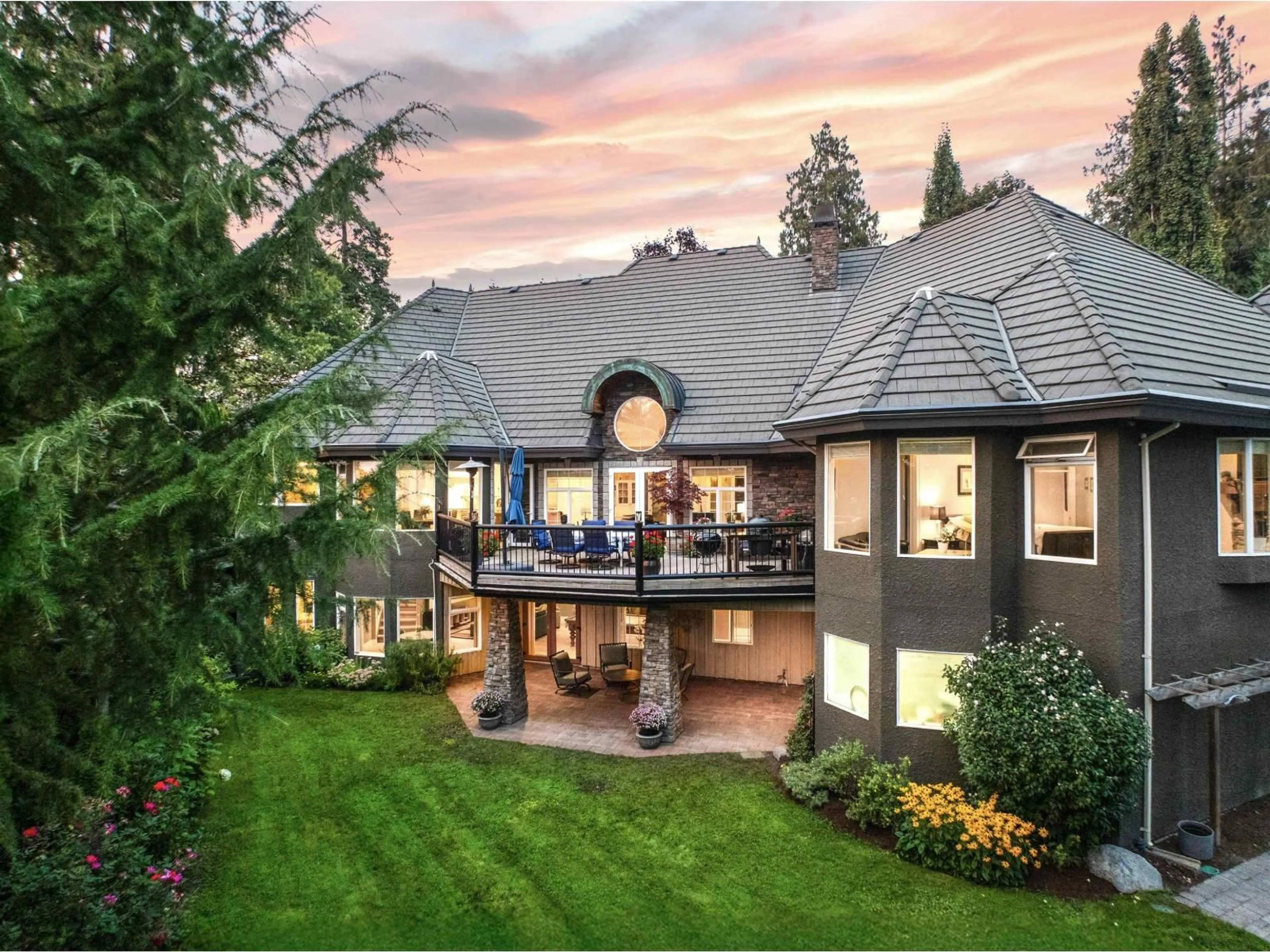 A pic from outside/outdoor area/front of a property/back of a property/a pic from drone, mountain view for 18638 54A AVENUE, Surrey British Columbia V3S8L5