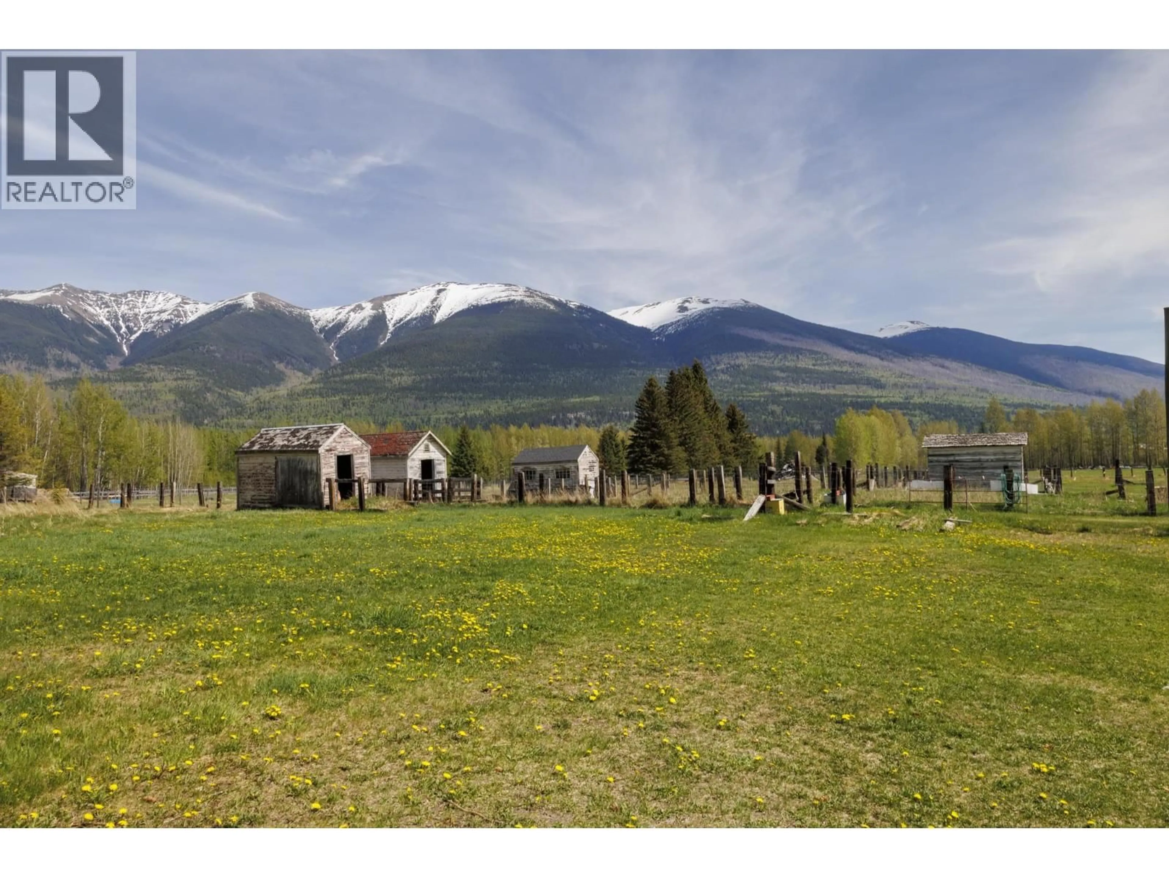 A pic from outside/outdoor area/front of a property/back of a property/a pic from drone, mountain view for 1090 DYKE ROAD, McBride British Columbia V0J2E0