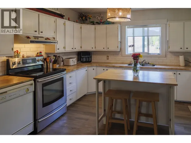 1090 DYKE ROAD, McBride 5