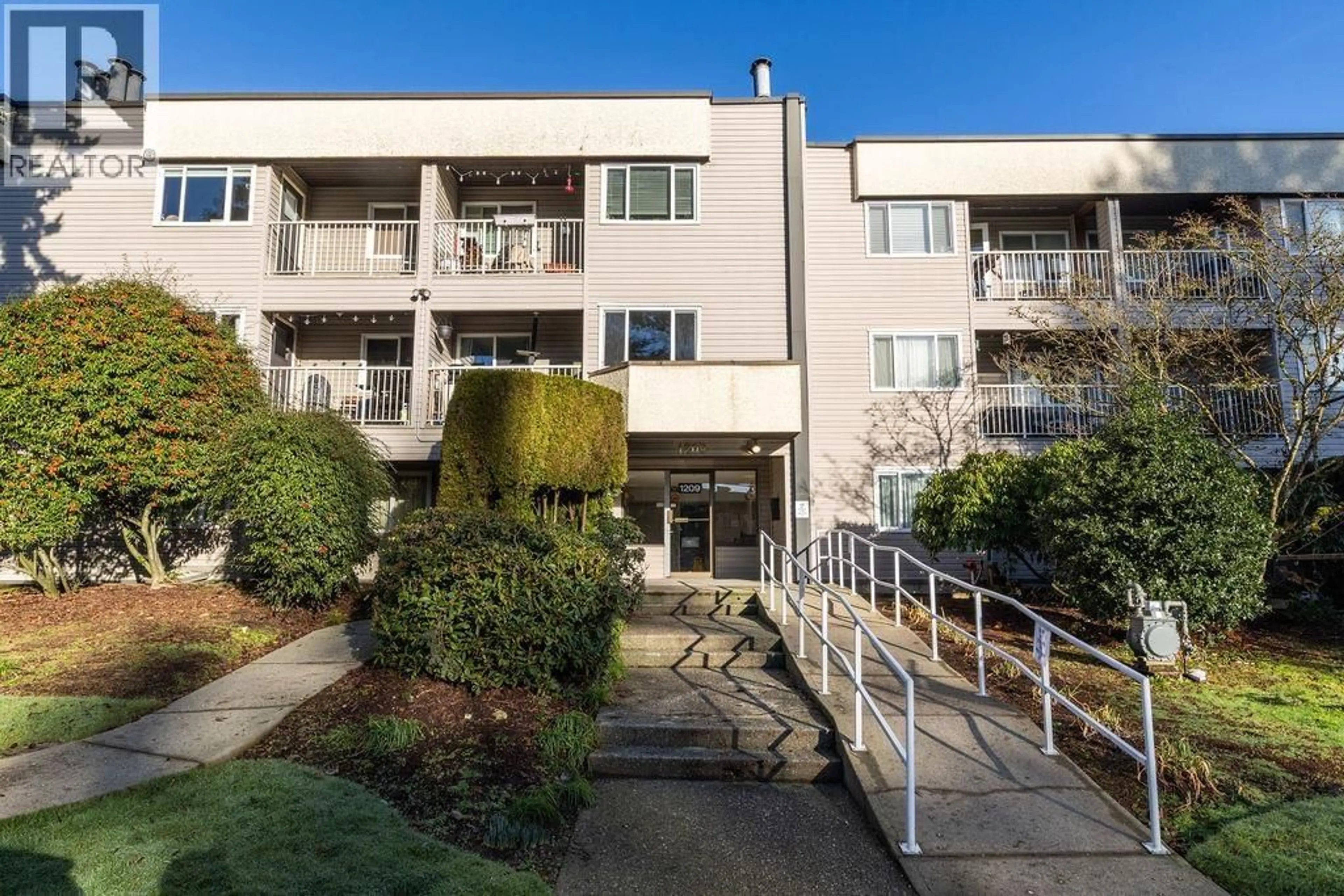 Unknown for 204 - 1209 HOWIE AVENUE, Coquitlam British Columbia V3J1T9