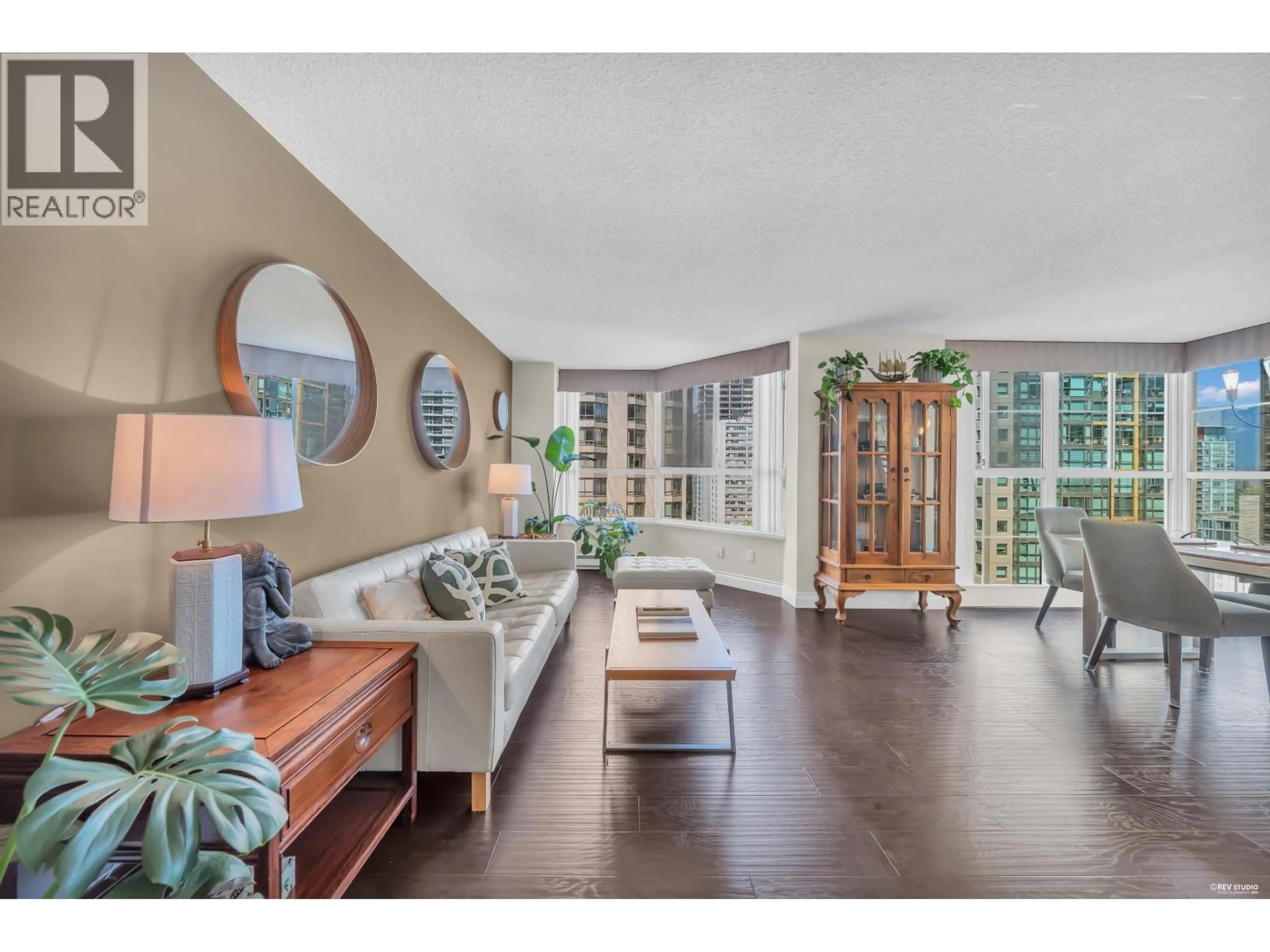 Living room with furniture, unknown for 601 - 717 JERVIS STREET, Vancouver British Columbia V6E4L5