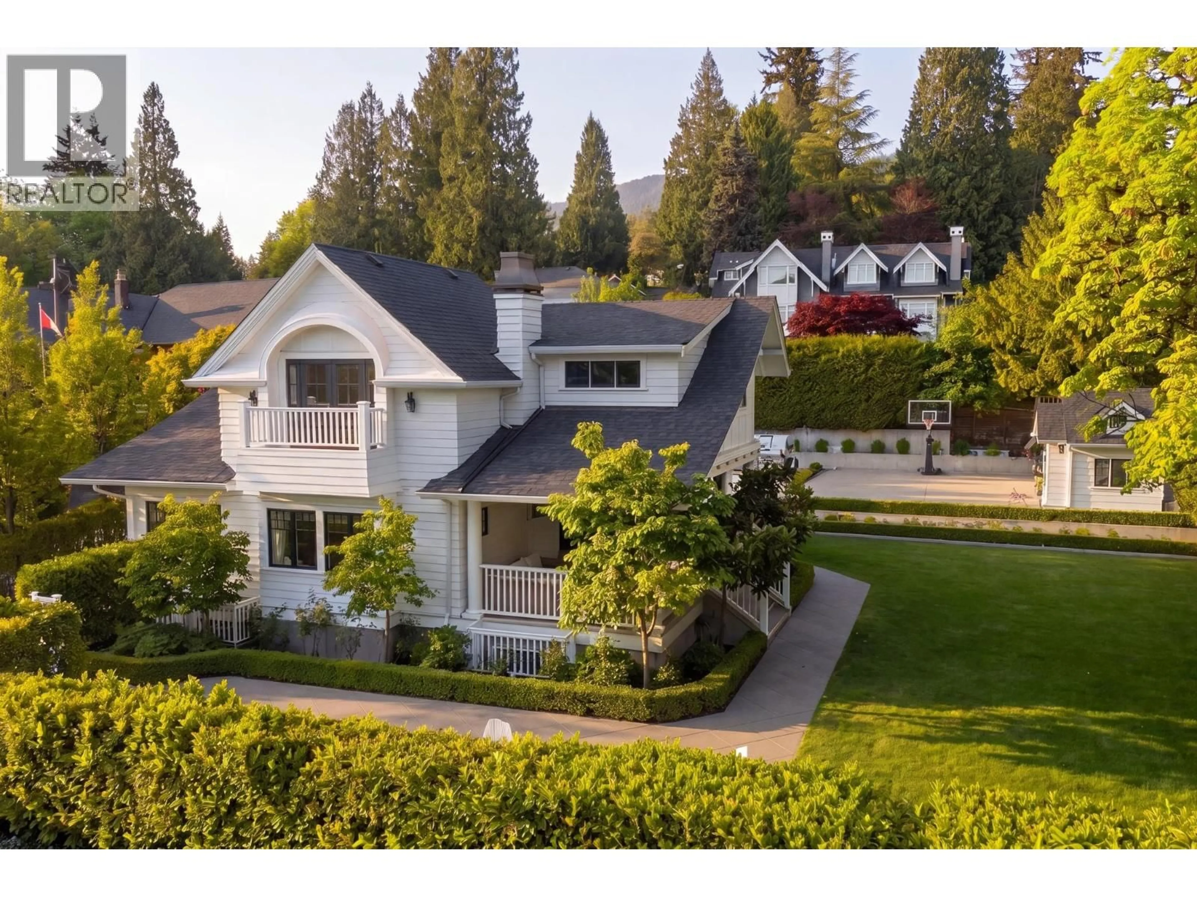 A pic from outside/outdoor area/front of a property/back of a property/a pic from drone, mountain view for 360 WINDSOR ROAD, North Vancouver British Columbia V7N1K1