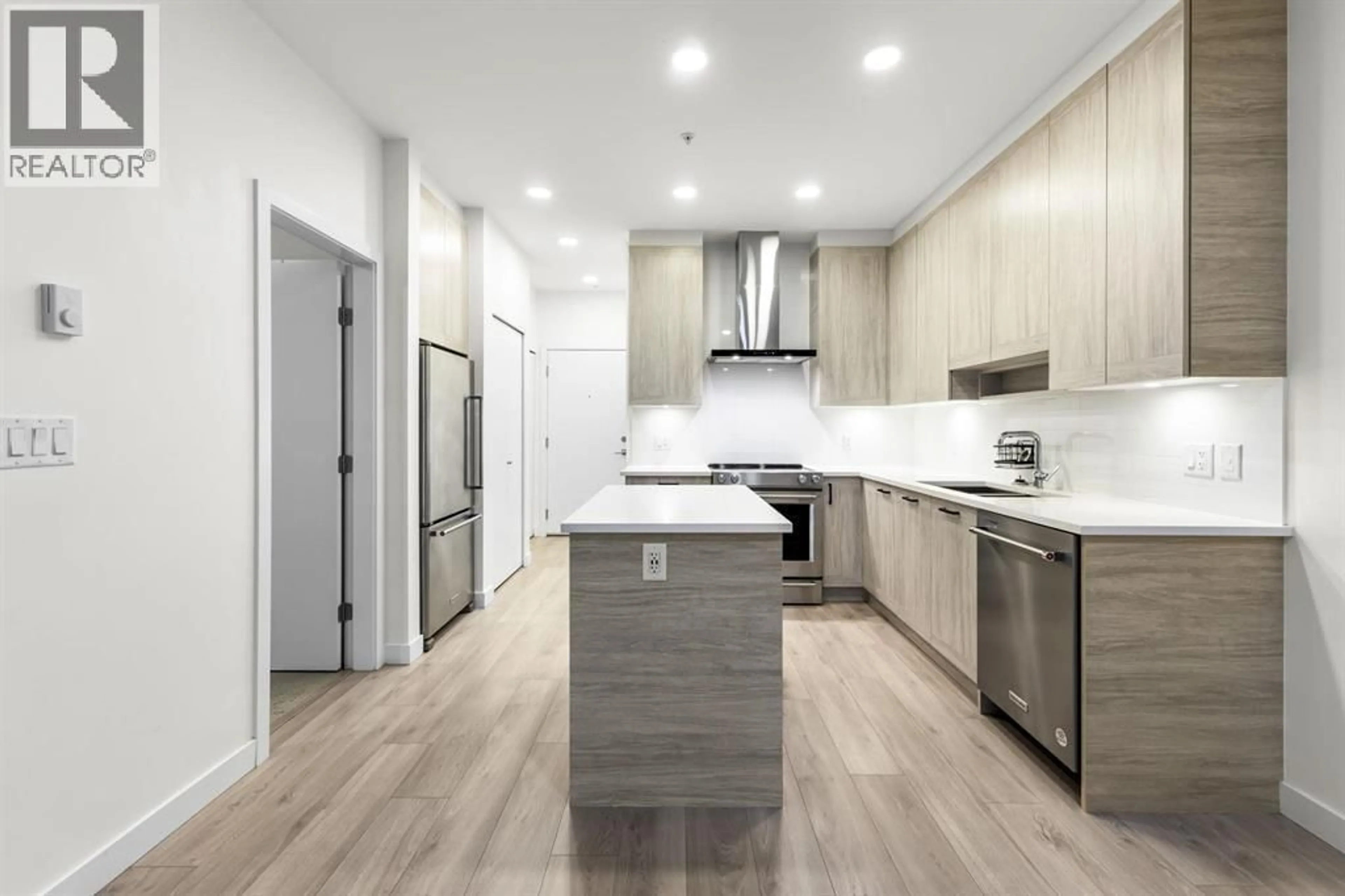 Contemporary kitchen, unknown for 510 - 7579 16TH STREET, Burnaby British Columbia V3N0H7