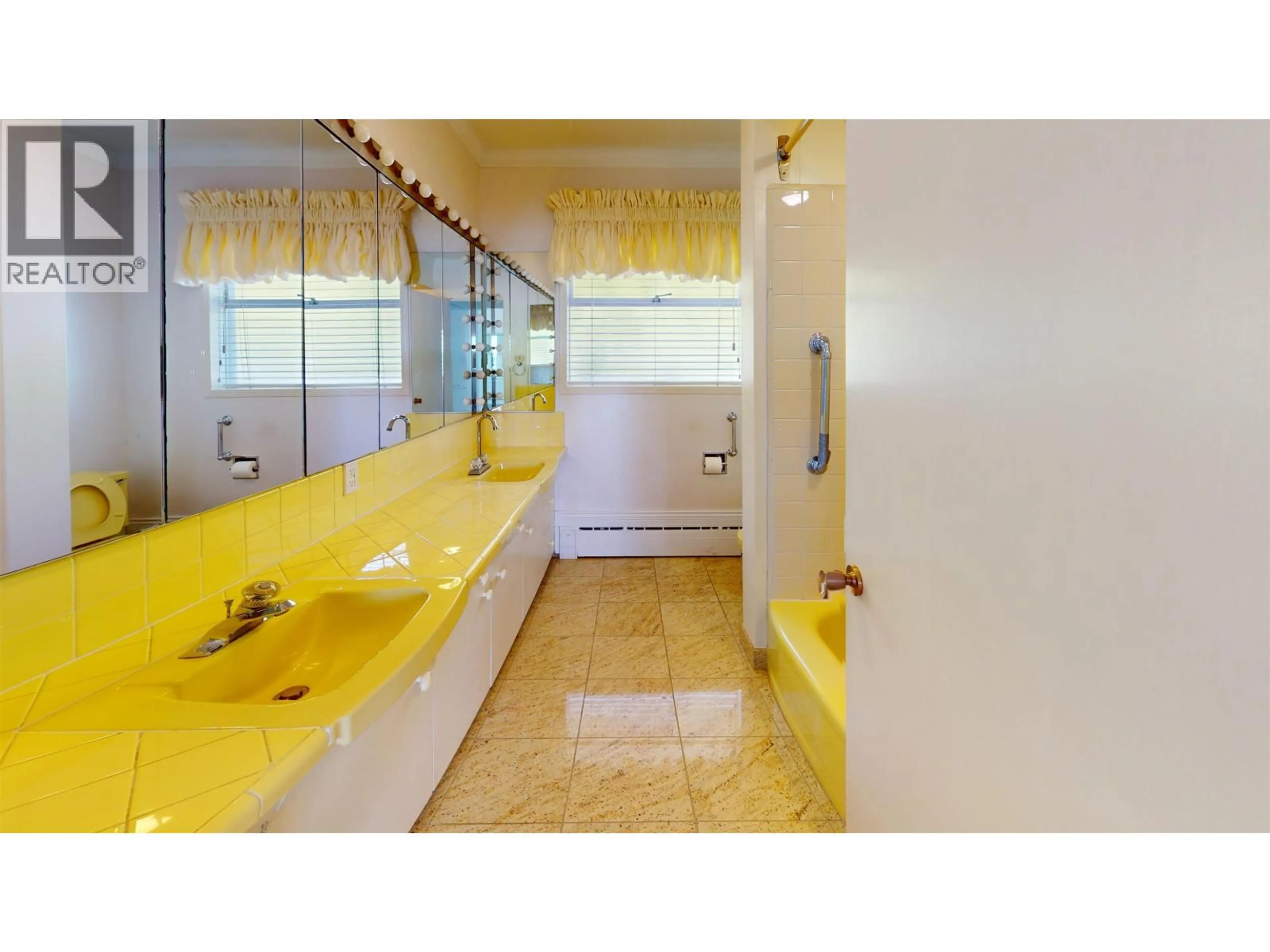 Standard bathroom, ceramic/tile floor for 3196 THOMPSON PLACE, West Vancouver British Columbia V7V3E4