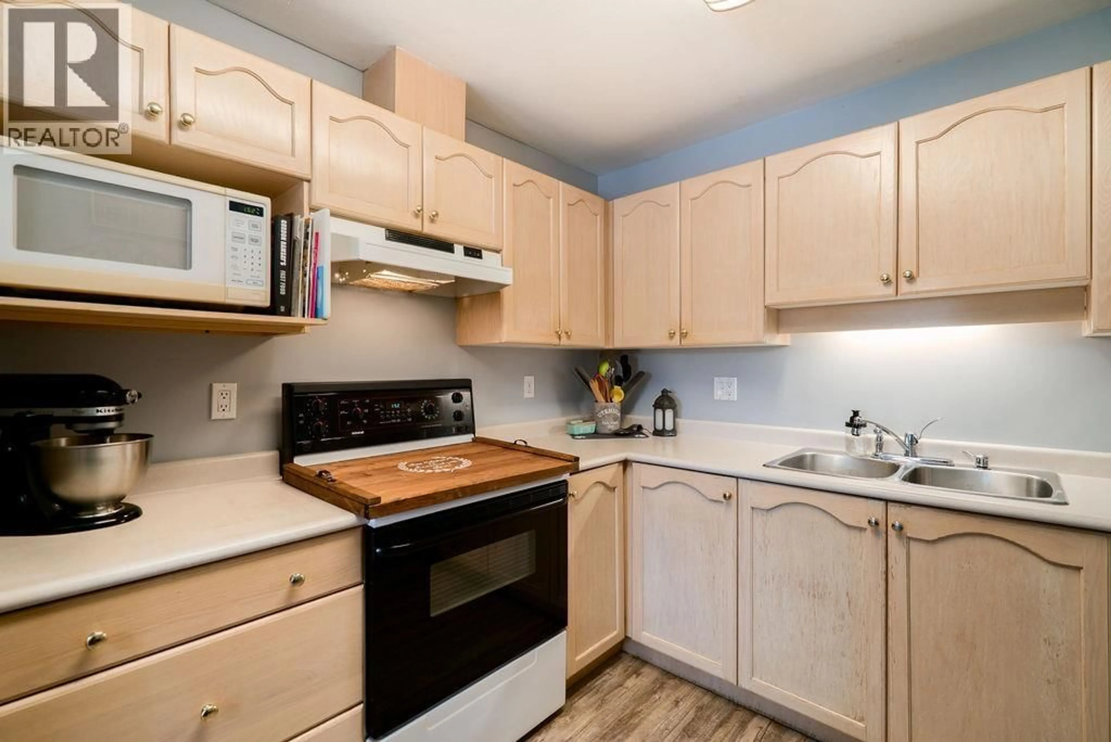 Standard kitchen, wood/laminate floor for 203 - 19130 FORD ROAD, Pitt Meadows British Columbia V3Y2P1