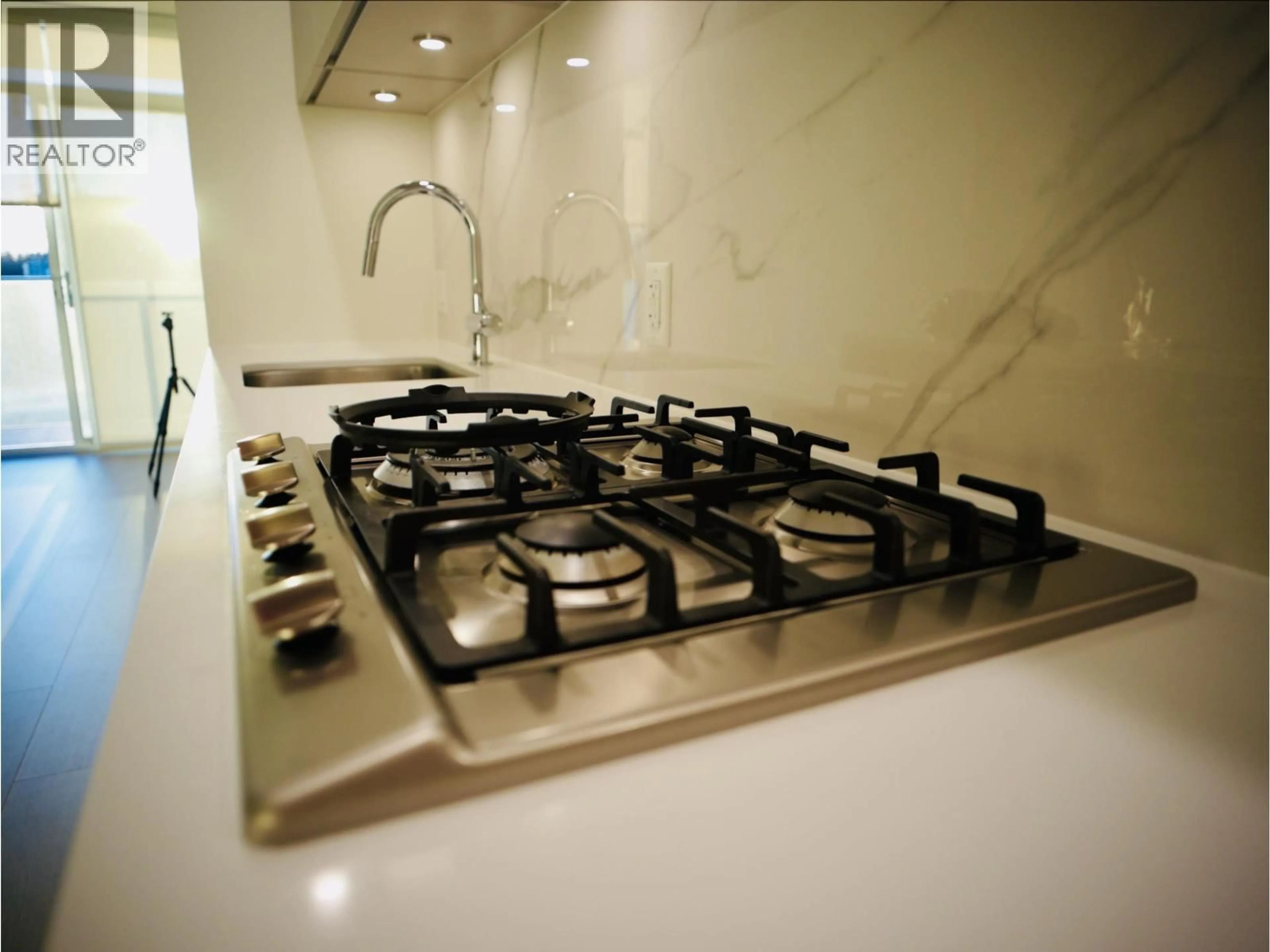 Standard kitchen, ceramic/tile floor for 908 - 6537 TELFORD AVENUE, Burnaby British Columbia V5H0K9