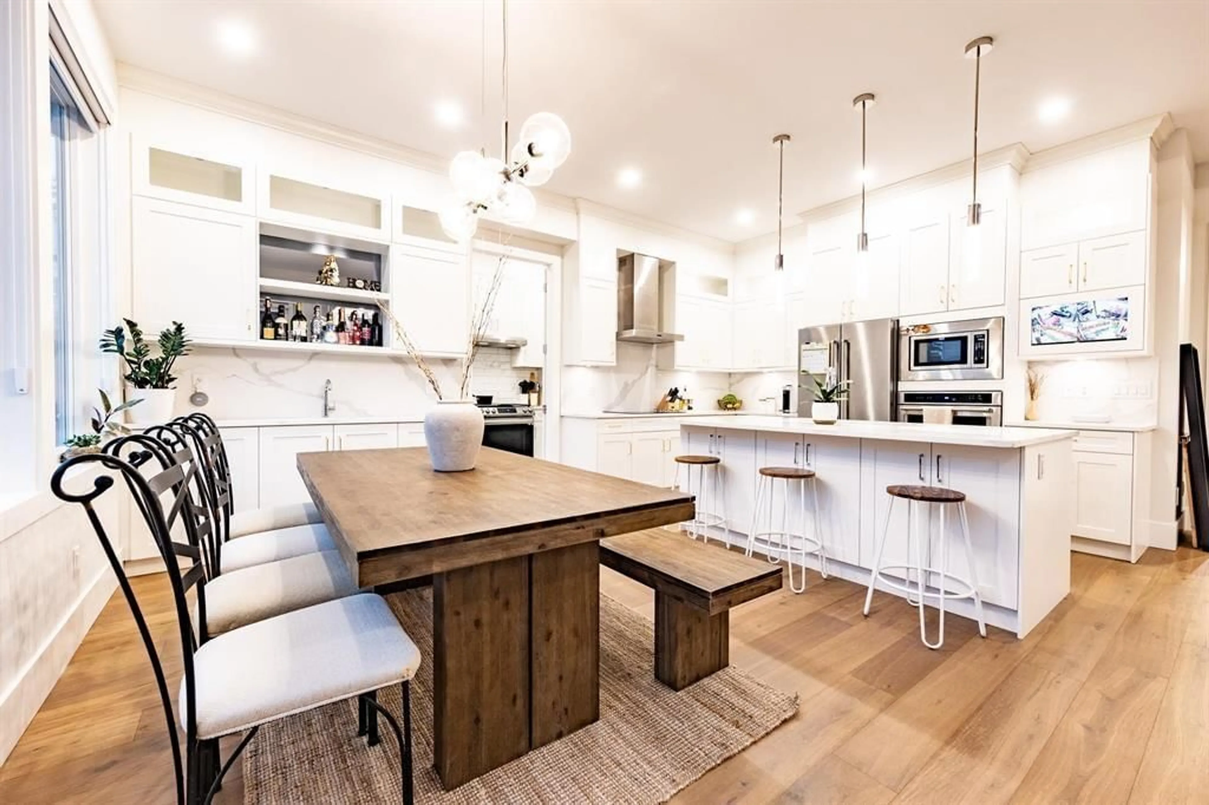 Open concept kitchen, wood/laminate floor for 17849 BARNSTON DRIVE EAST, Surrey British Columbia V4N6T4