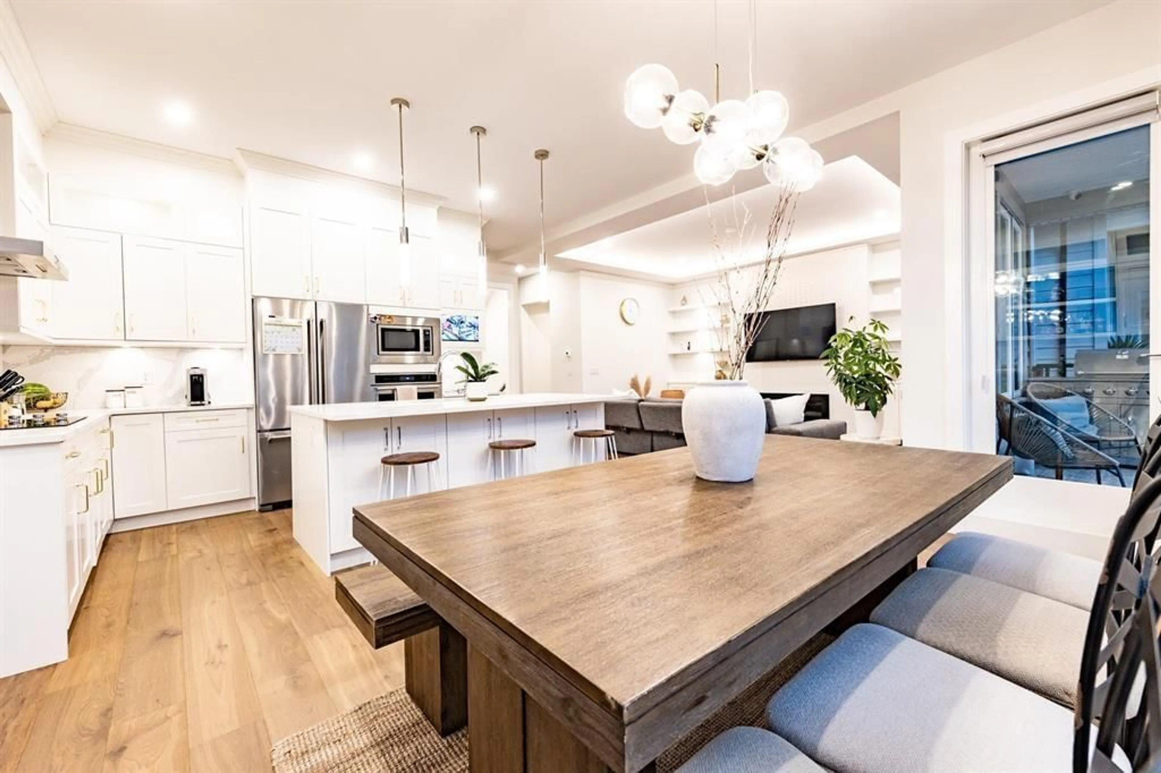 Open concept kitchen, wood/laminate floor for 17849 BARNSTON DRIVE EAST, Surrey British Columbia V4N6T4