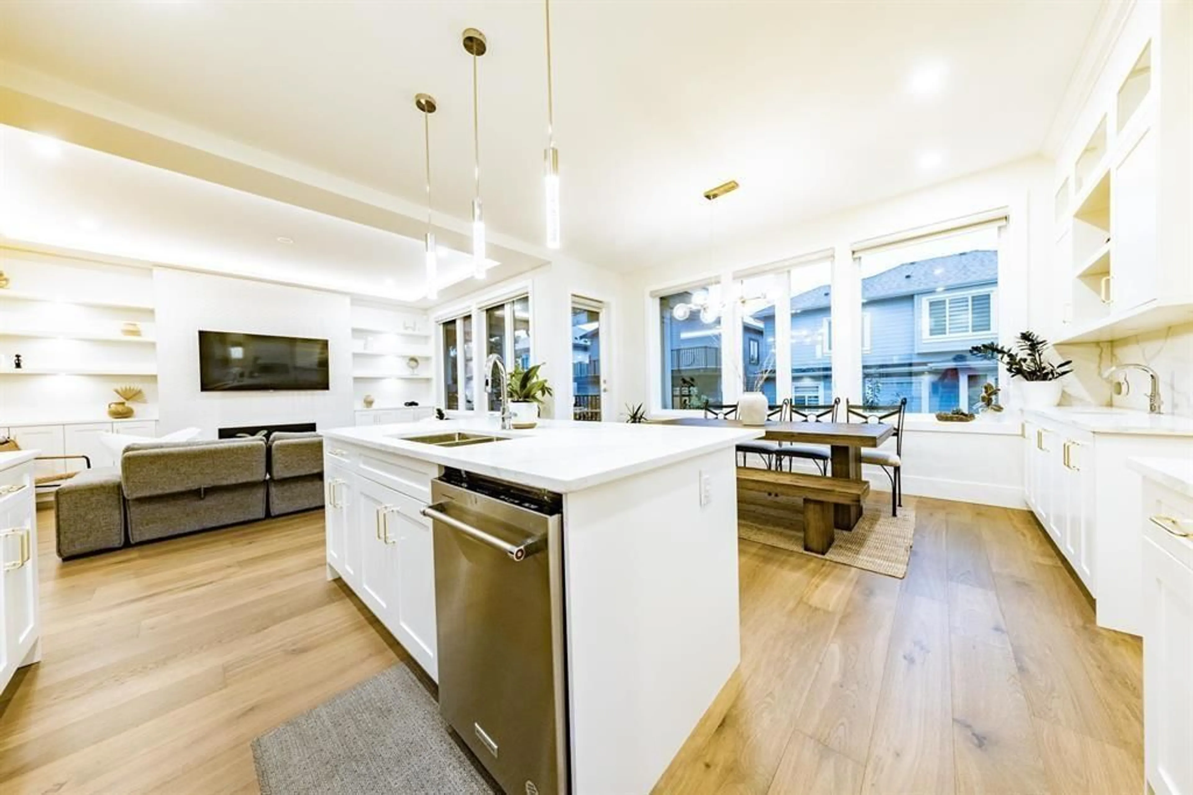 Open concept kitchen, unknown for 17849 BARNSTON DRIVE EAST, Surrey British Columbia V4N6T4