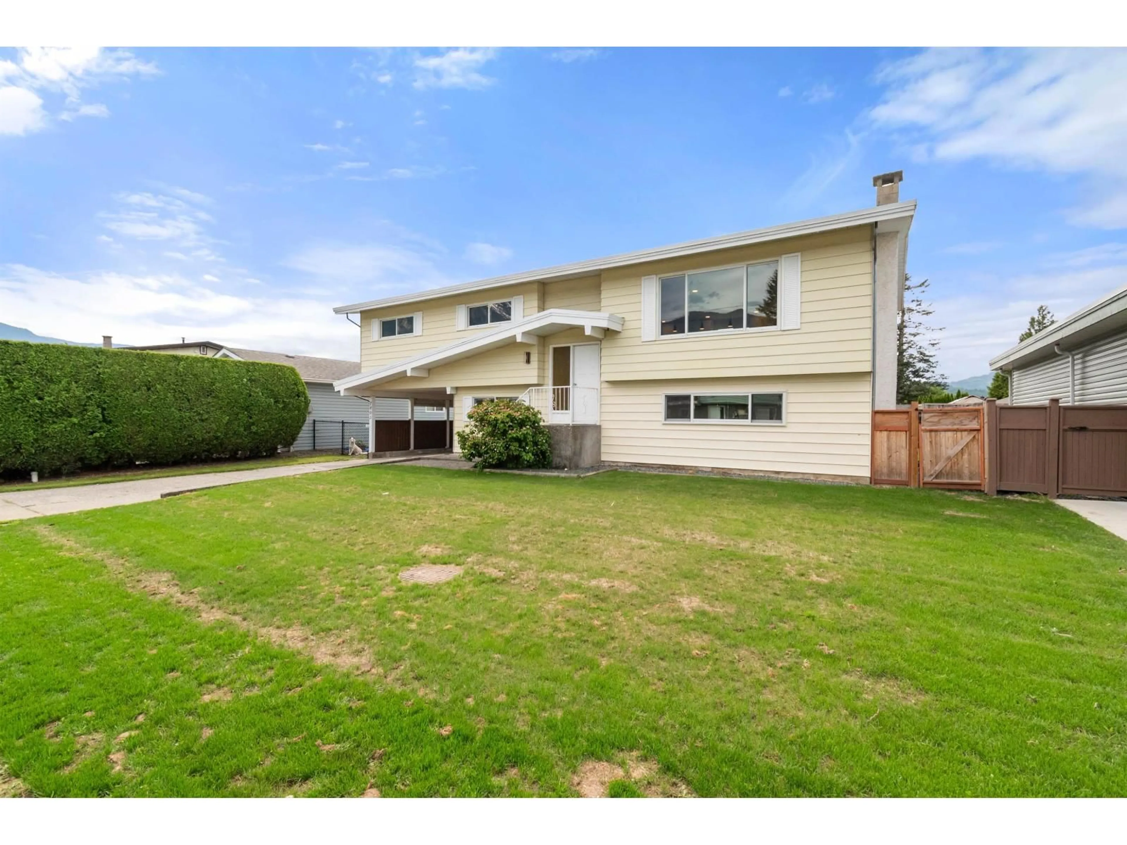 A pic from outside/outdoor area/front of a property/back of a property/a pic from drone, street for 1605 LOGAN ROAD, Agassiz British Columbia V0M1A2